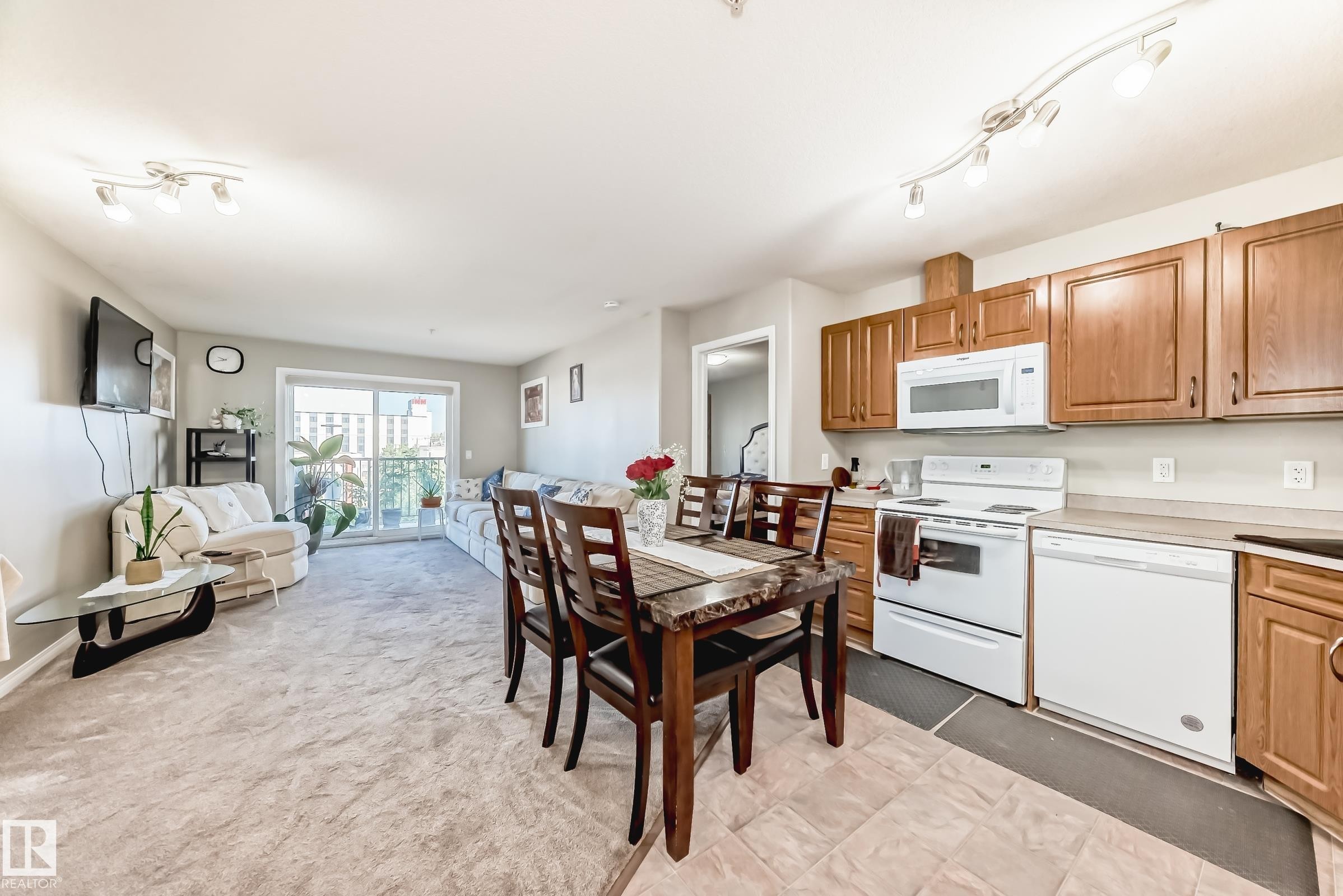 












407 9945 167 Street

,
Edmonton,




AB
T5P 0K5


