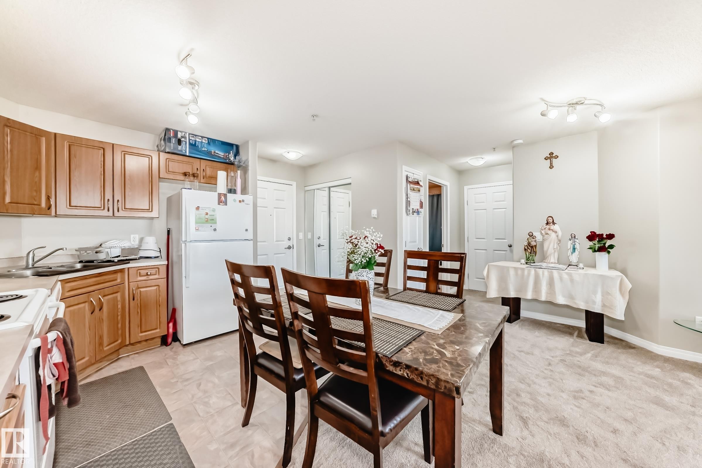 












407 9945 167 Street

,
Edmonton,




AB
T5P 0K5

