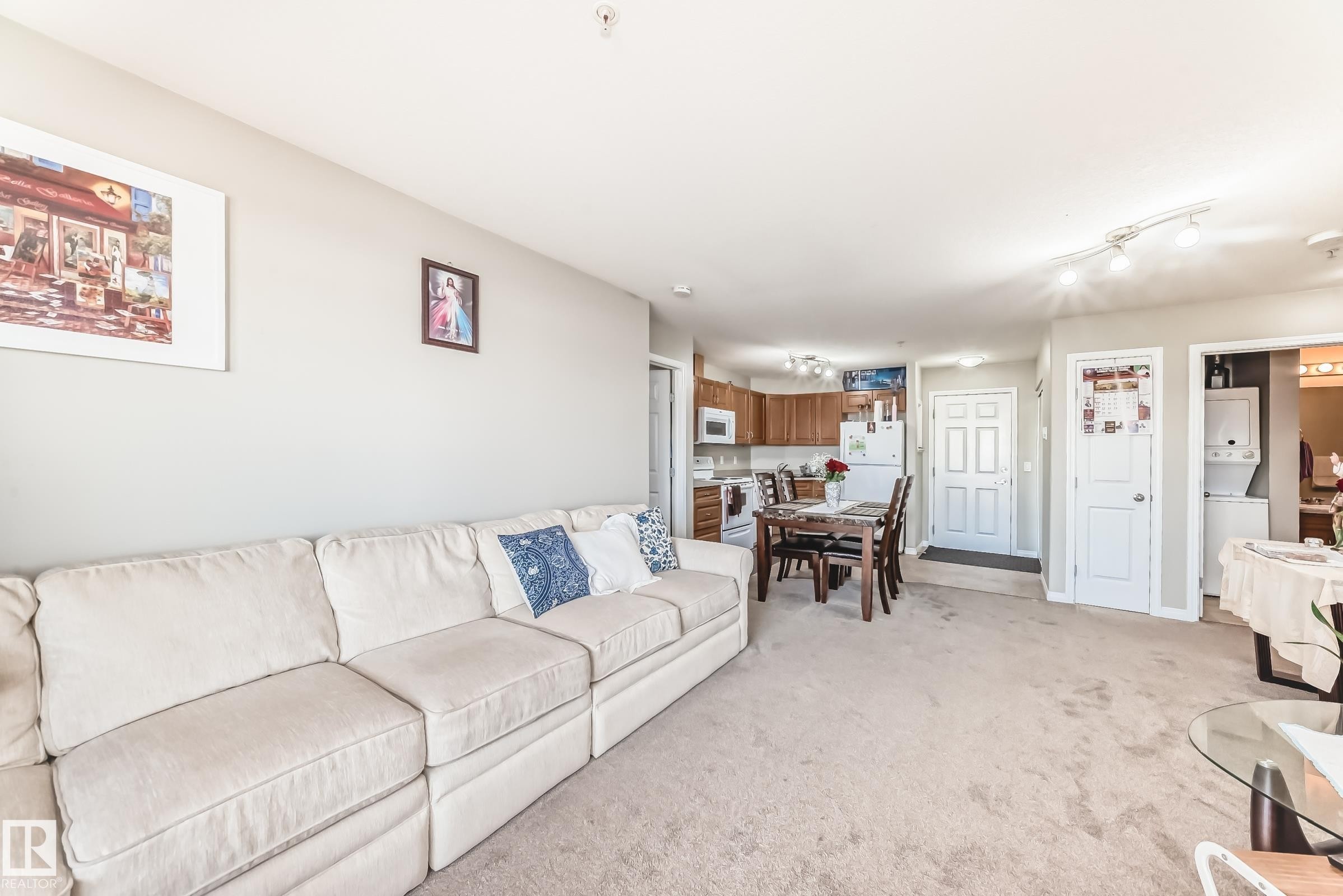 












407 9945 167 Street

,
Edmonton,




AB
T5P 0K5

