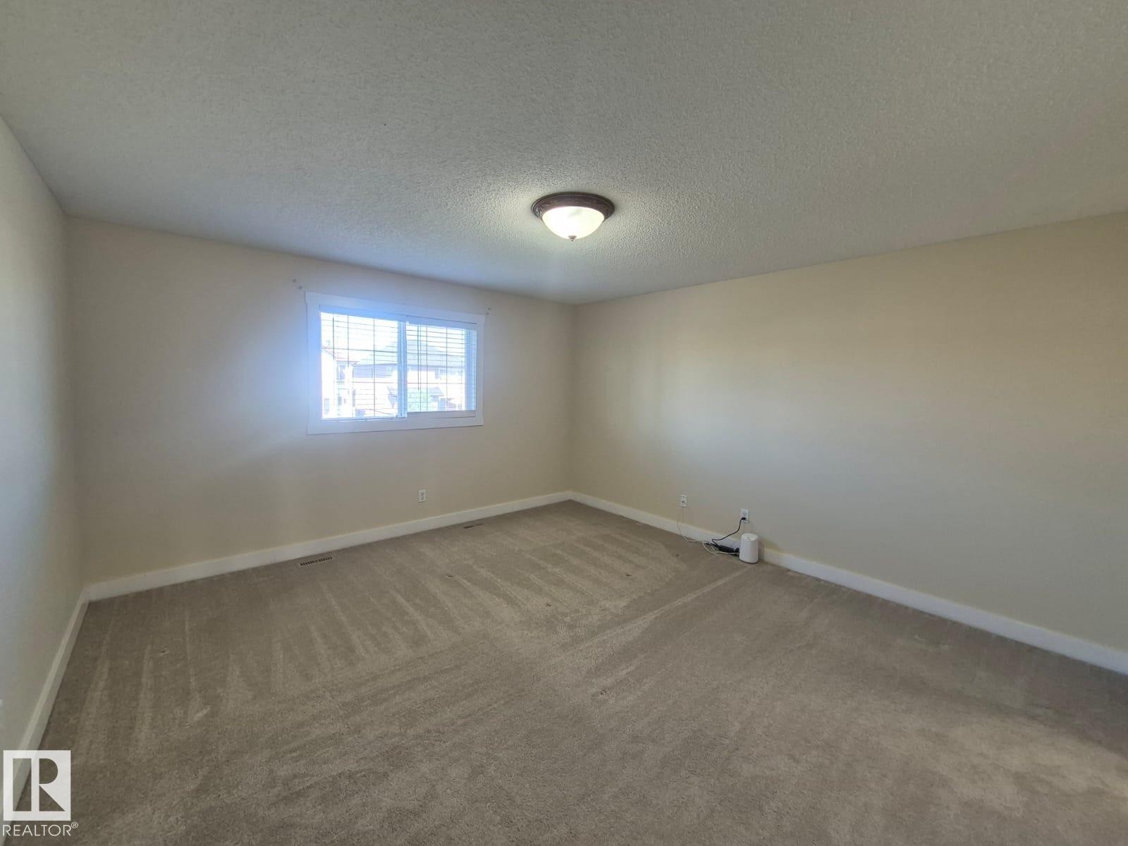 












8361 shaske Crescent

,
Edmonton,




AB
T6R 0B4

