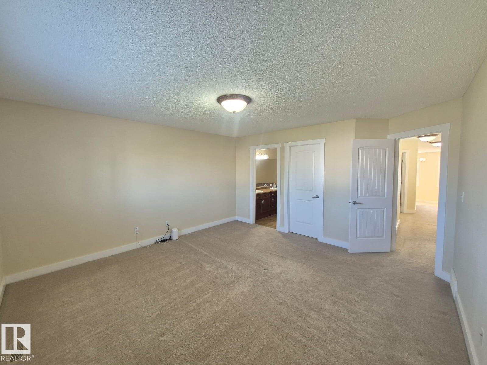 












8361 shaske Crescent

,
Edmonton,




AB
T6R 0B4

