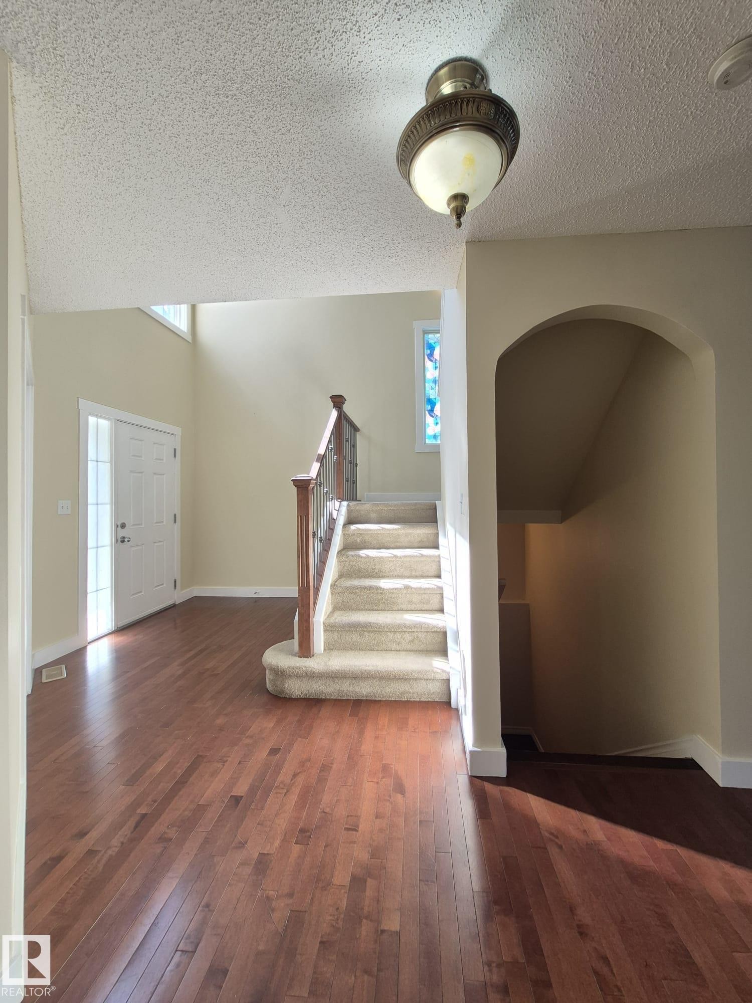 












8361 shaske Crescent

,
Edmonton,




AB
T6R 0B4

