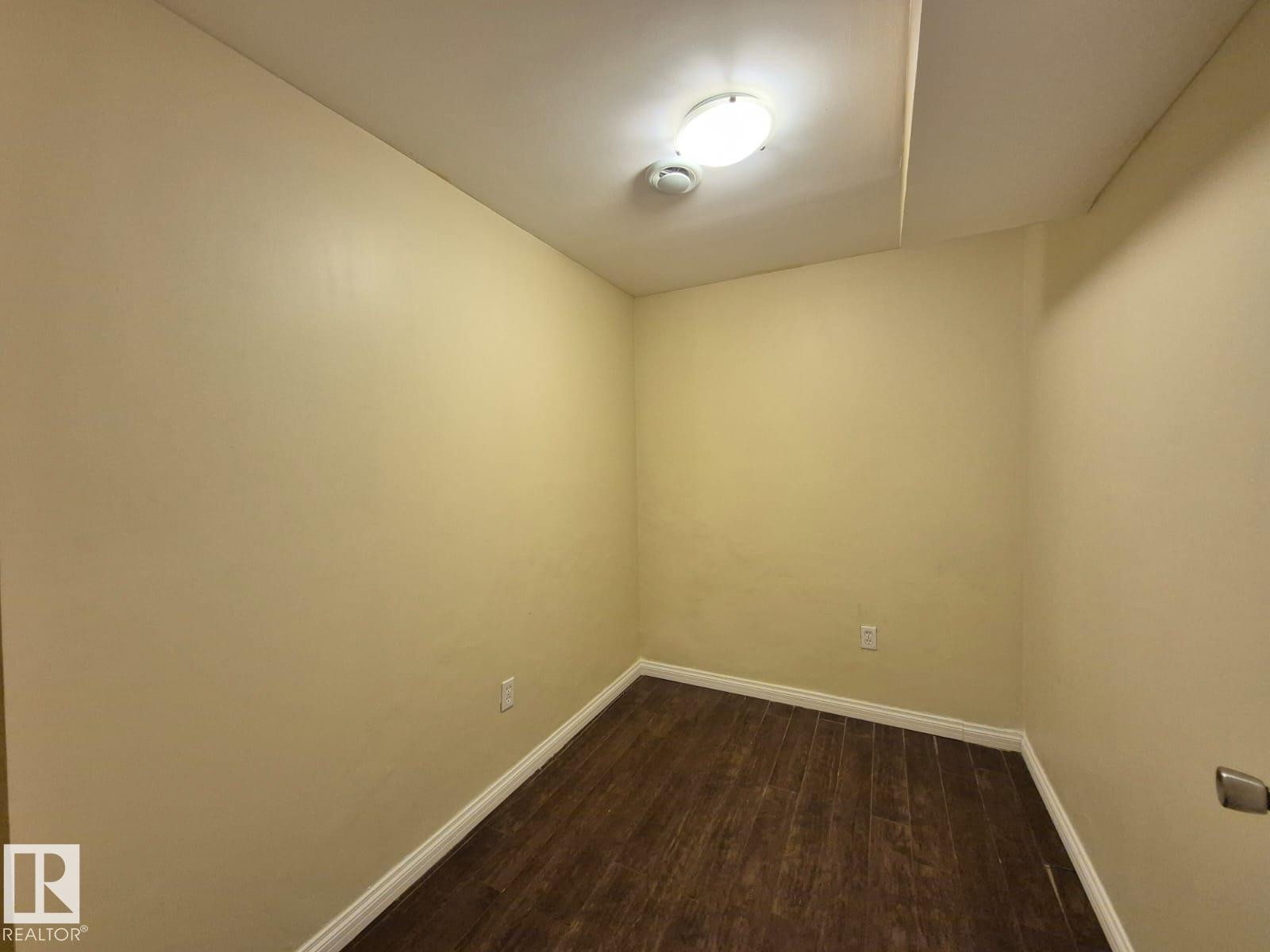 












8361 shaske Crescent

,
Edmonton,




AB
T6R 0B4

