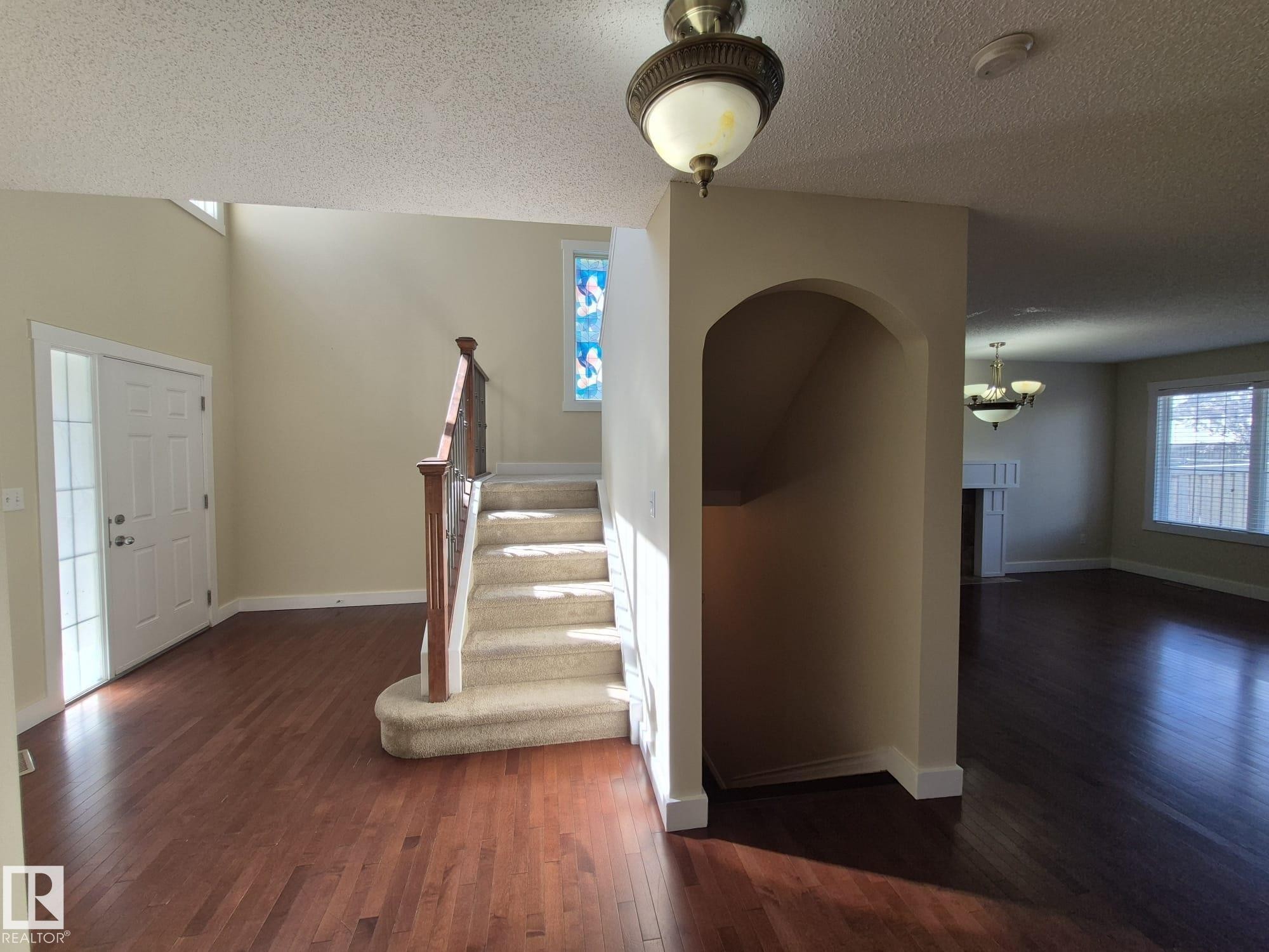












8361 shaske Crescent

,
Edmonton,




AB
T6R 0B4

