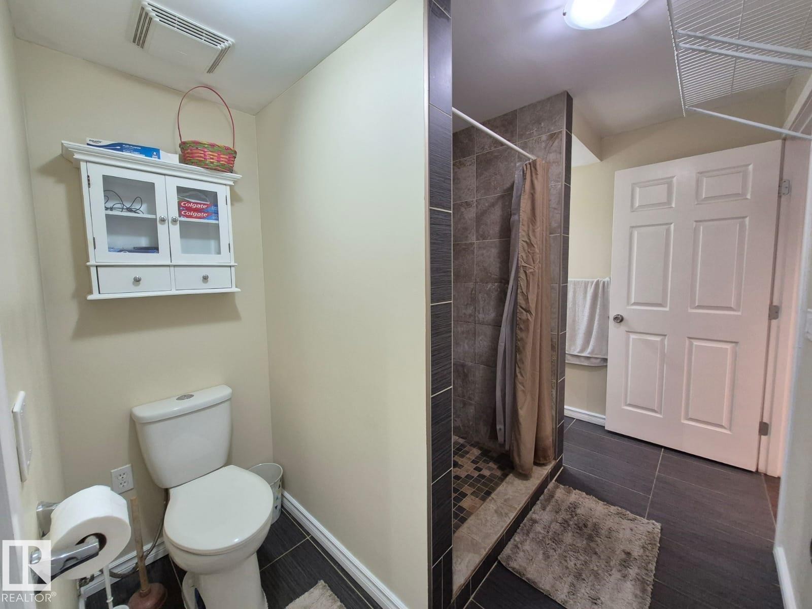 












8361 shaske Crescent

,
Edmonton,




AB
T6R 0B4

