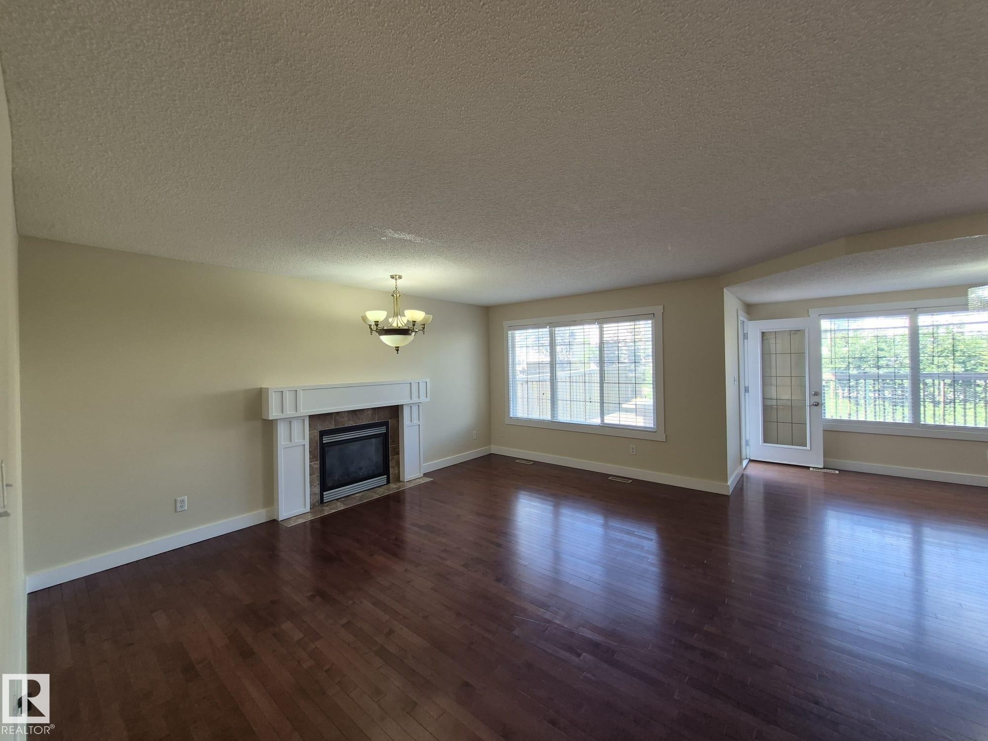 












8361 shaske Crescent

,
Edmonton,




AB
T6R 0B4

