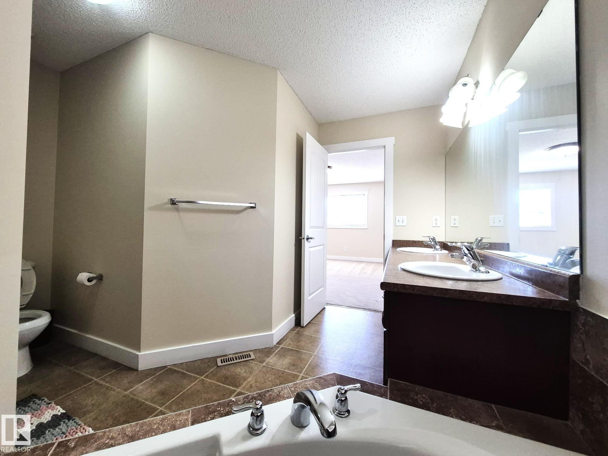 












8361 shaske Crescent

,
Edmonton,




AB
T6R 0B4

