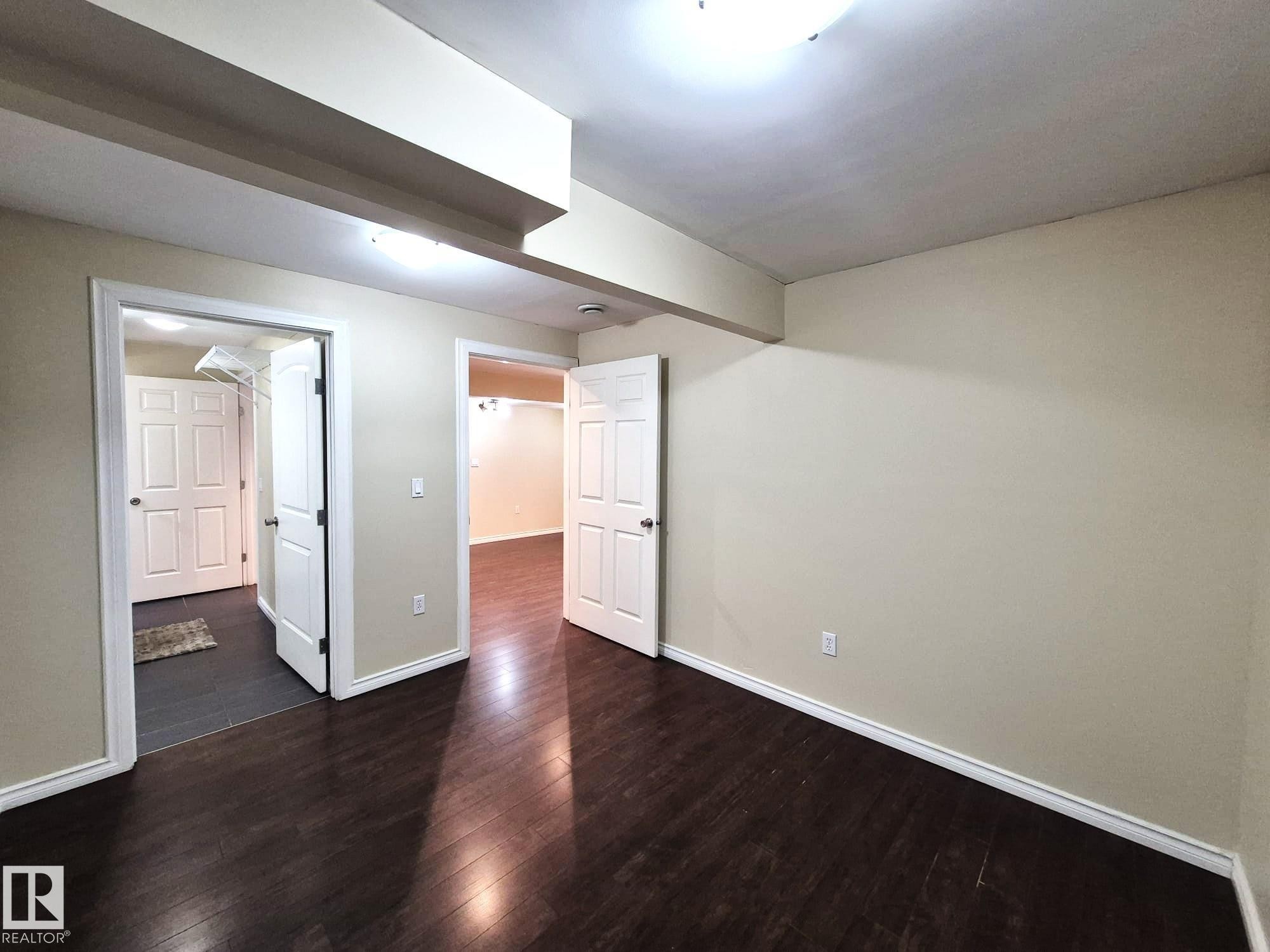 












8361 shaske Crescent

,
Edmonton,




AB
T6R 0B4

