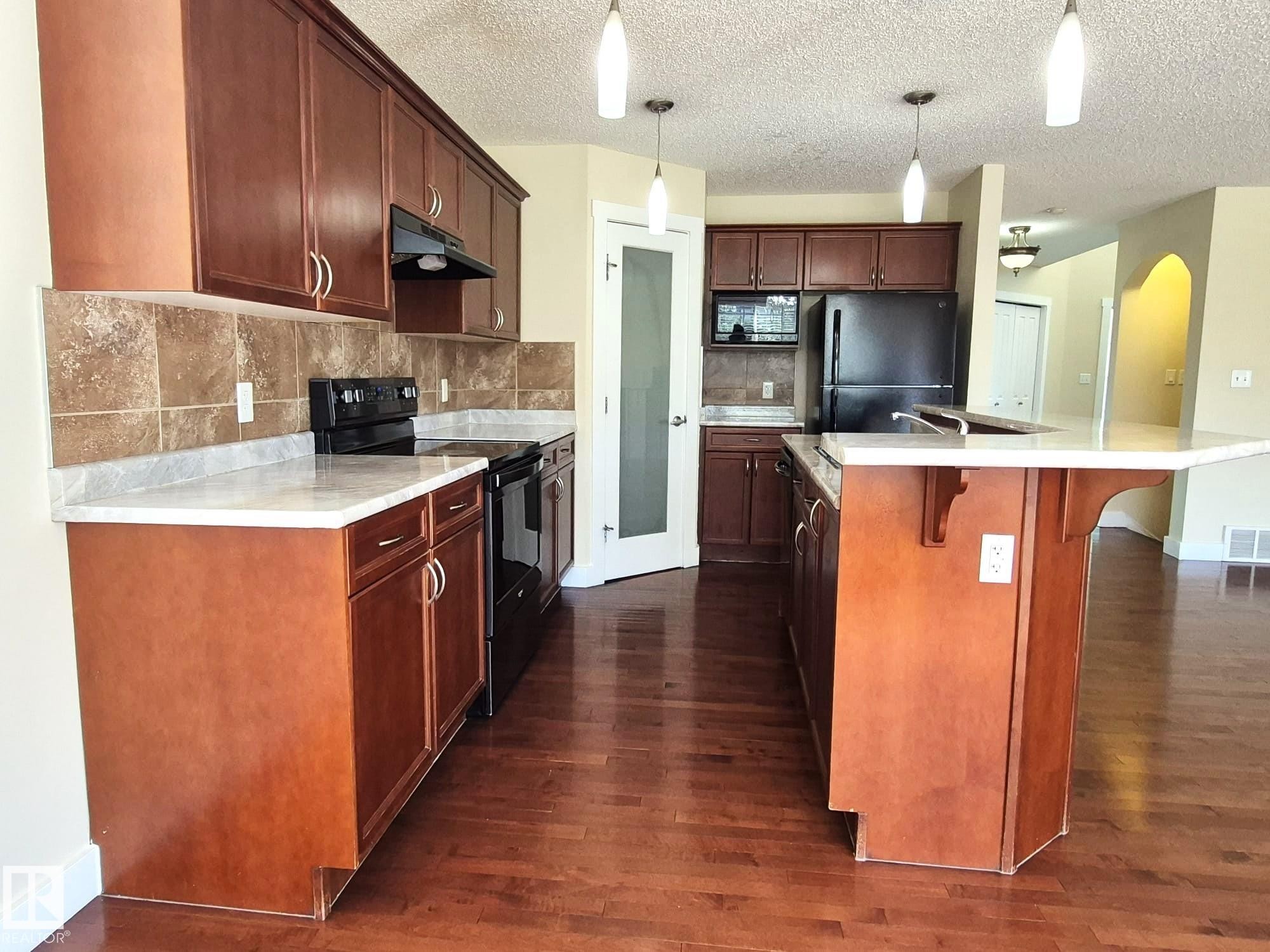












8361 shaske Crescent

,
Edmonton,




AB
T6R 0B4

