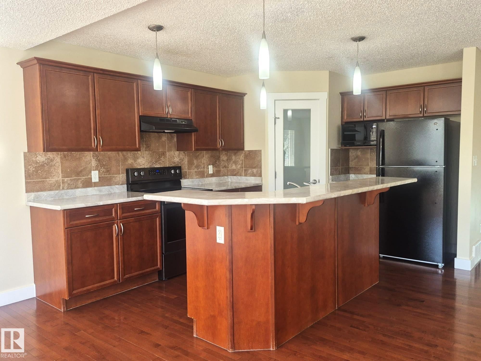 












8361 shaske Crescent

,
Edmonton,




AB
T6R 0B4

