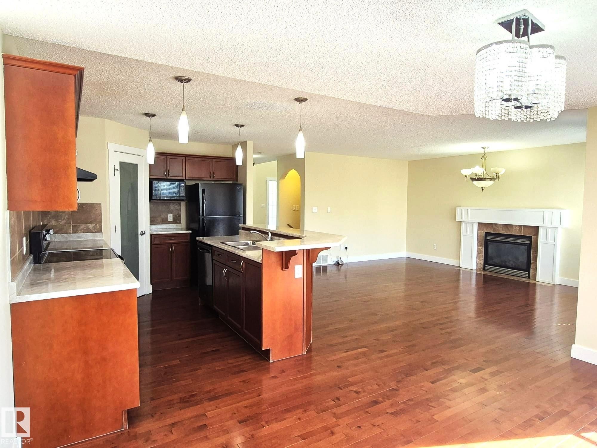 












8361 shaske Crescent

,
Edmonton,




AB
T6R 0B4

