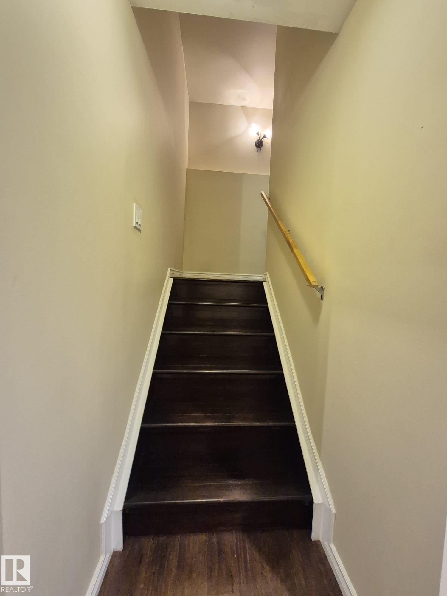 












8361 shaske Crescent

,
Edmonton,




AB
T6R 0B4

