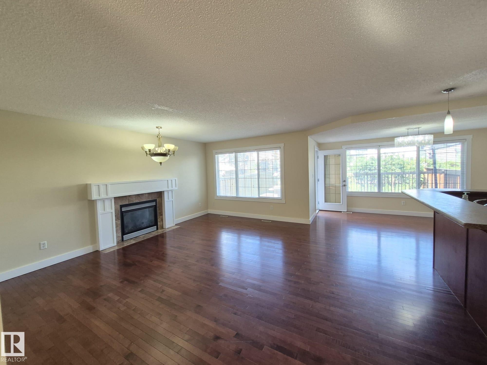 












8361 shaske Crescent

,
Edmonton,




AB
T6R 0B4

