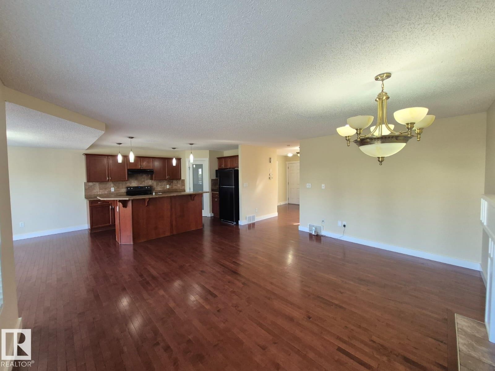 












8361 shaske Crescent

,
Edmonton,




AB
T6R 0B4

