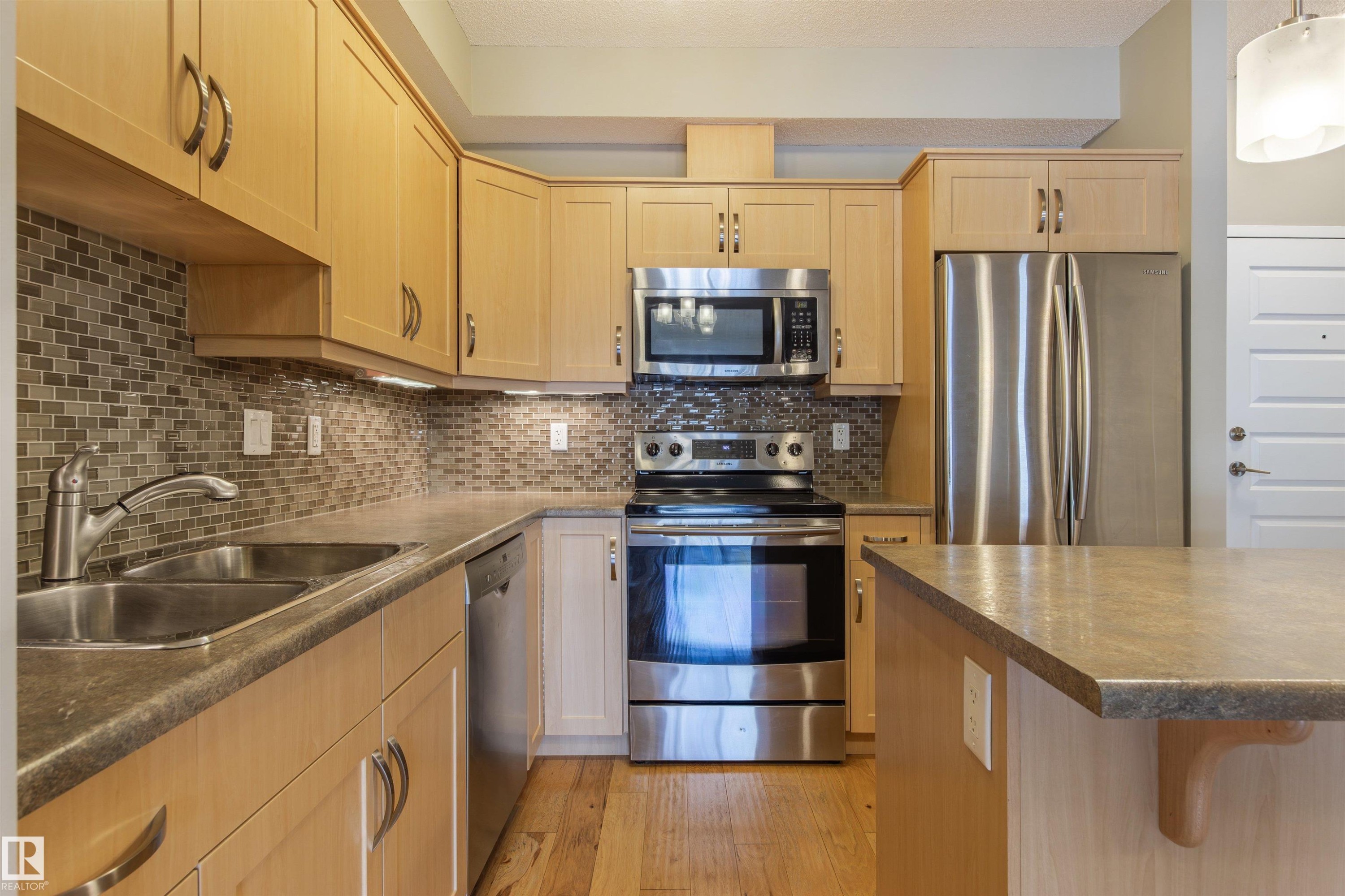 












107 8730 82 Avenue

,
Edmonton,




AB
T6C 0Z1

