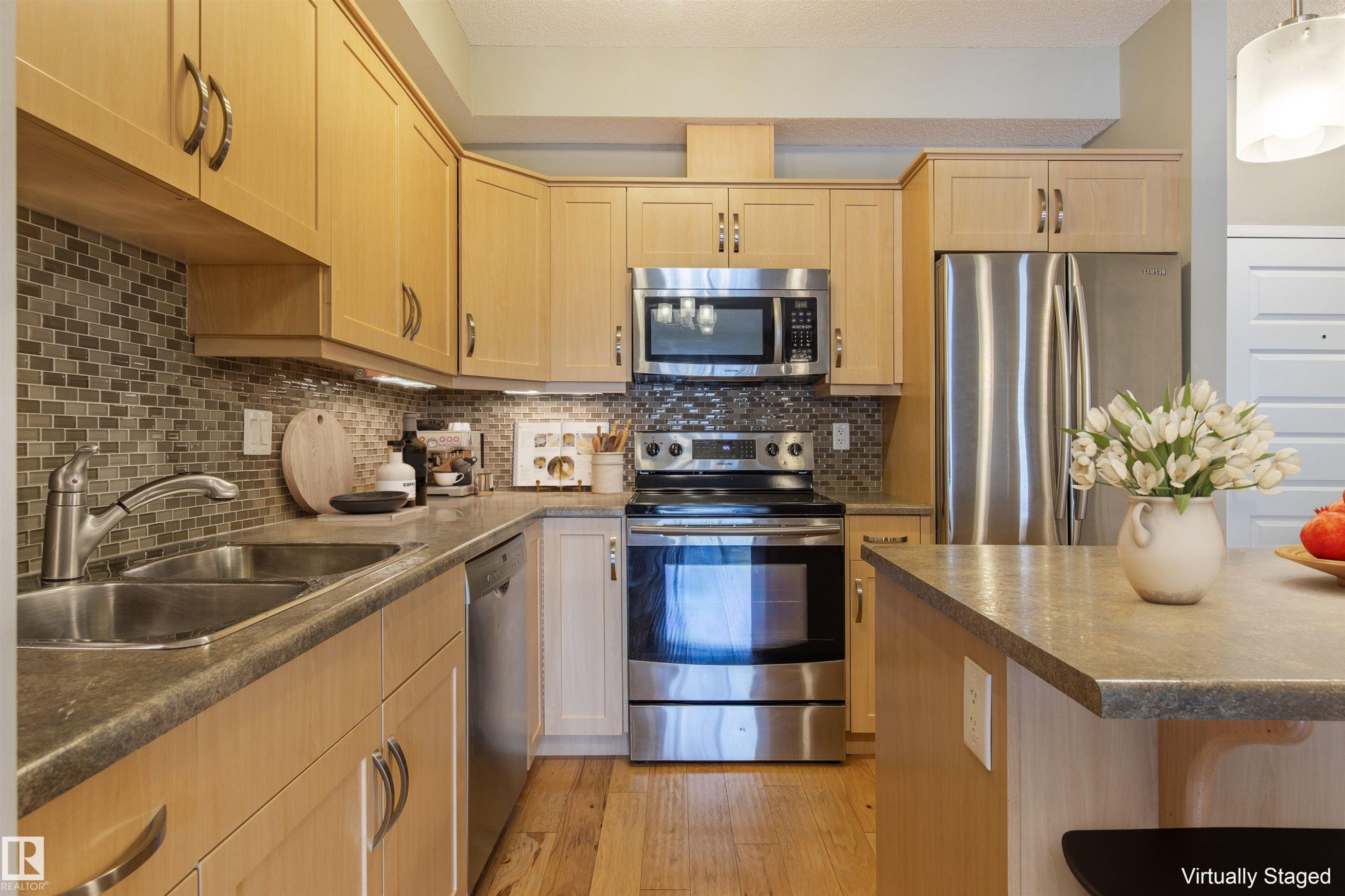 












107 8730 82 Avenue

,
Edmonton,




AB
T6C 0Z1

