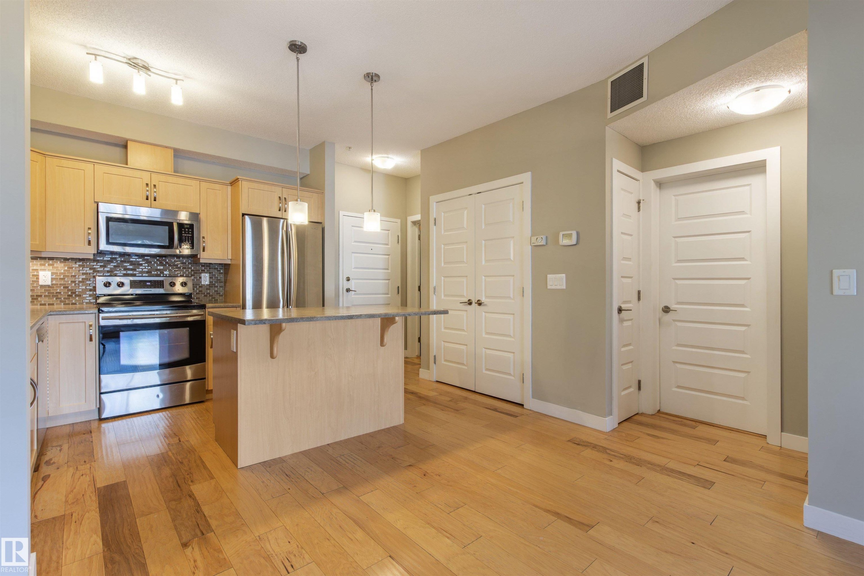 












107 8730 82 Avenue

,
Edmonton,




AB
T6C 0Z1

