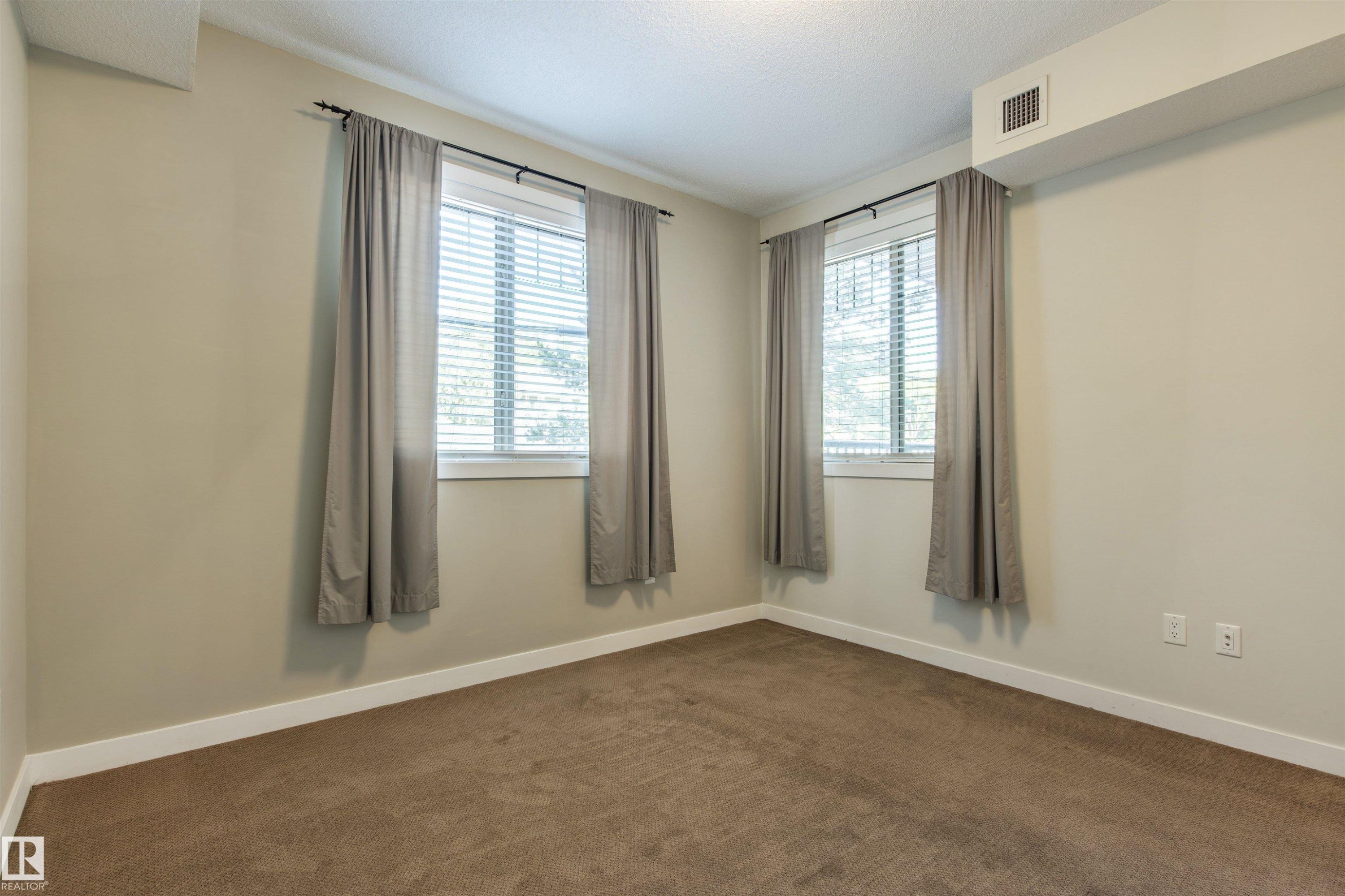












107 8730 82 Avenue

,
Edmonton,




AB
T6C 0Z1

