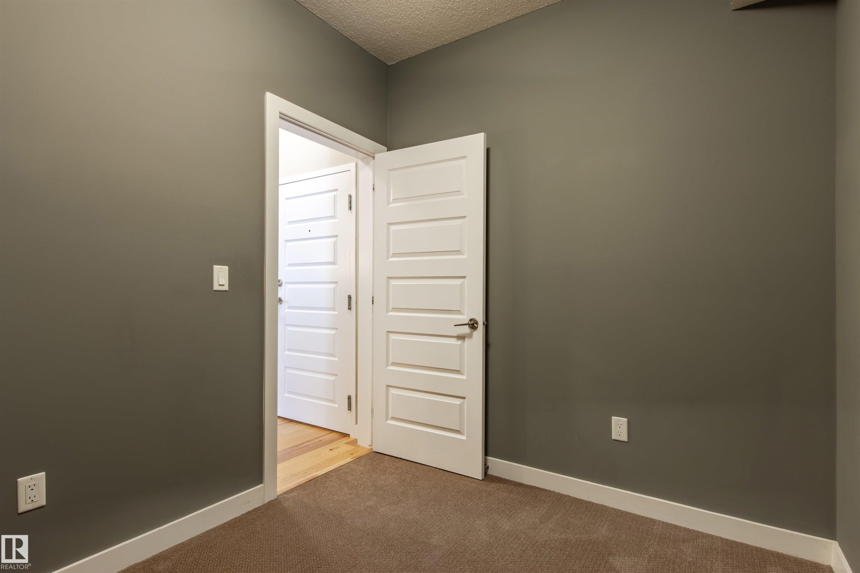 












107 8730 82 Avenue

,
Edmonton,




AB
T6C 0Z1

