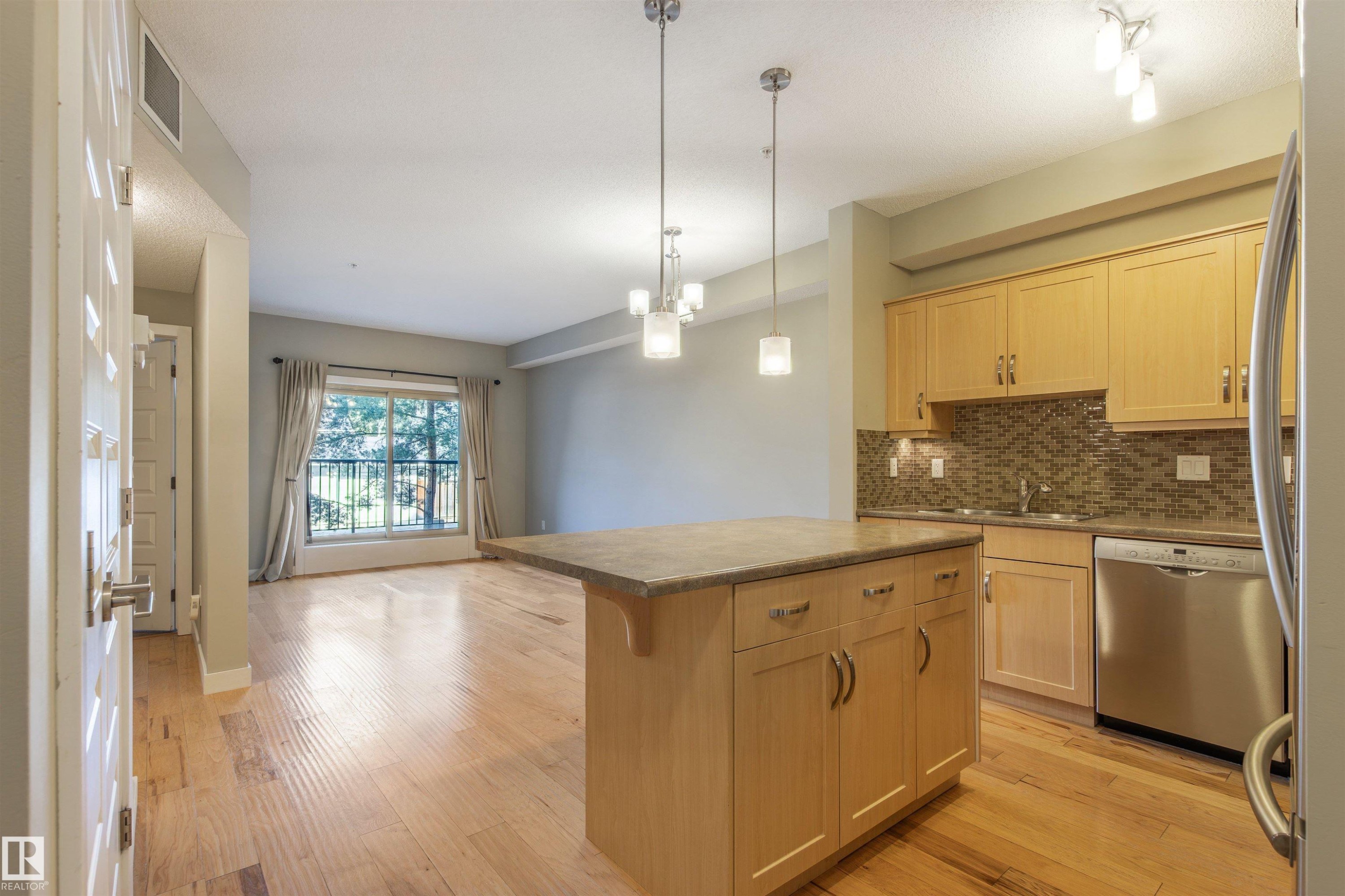 












107 8730 82 Avenue

,
Edmonton,




AB
T6C 0Z1

