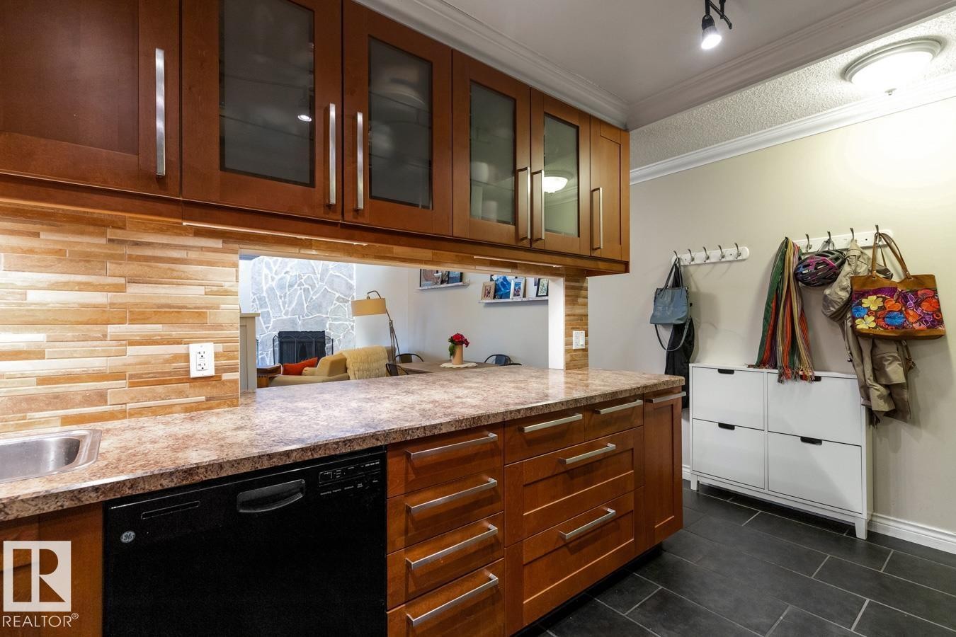 












410 10139 117 Street

,
Edmonton,




AB
T5K 2L3

