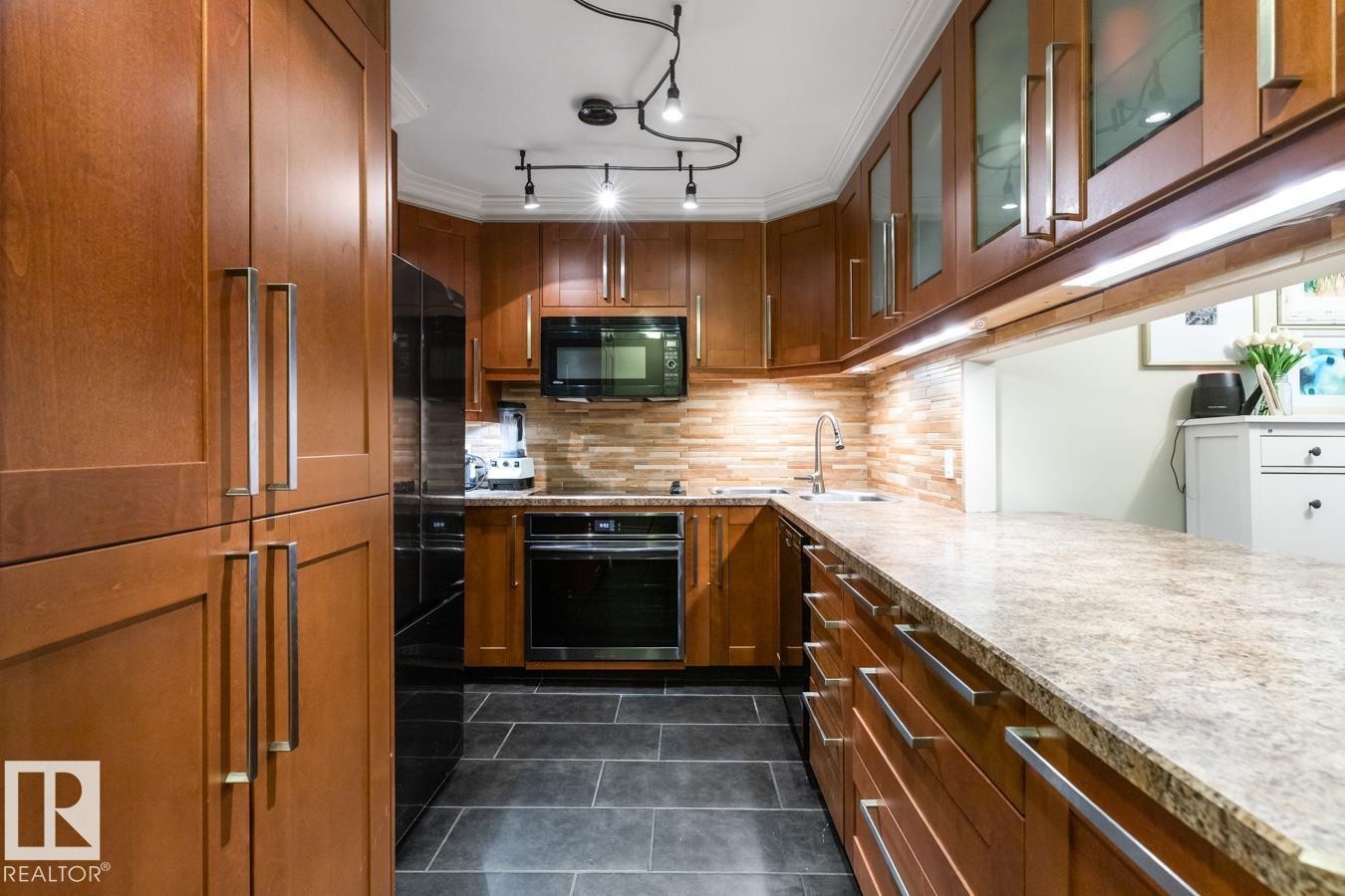 












410 10139 117 Street

,
Edmonton,




AB
T5K 2L3

