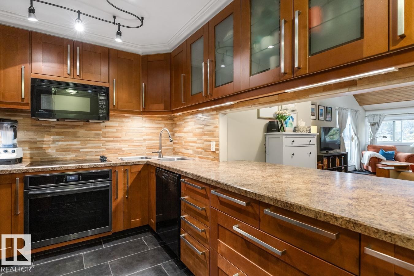 












410 10139 117 Street

,
Edmonton,




AB
T5K 2L3

