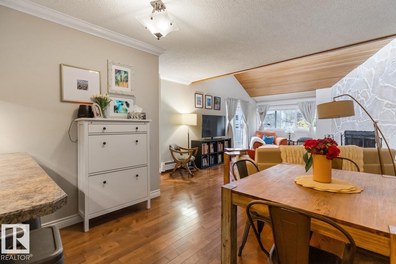 












410 10139 117 Street

,
Edmonton,




AB
T5K 2L3

