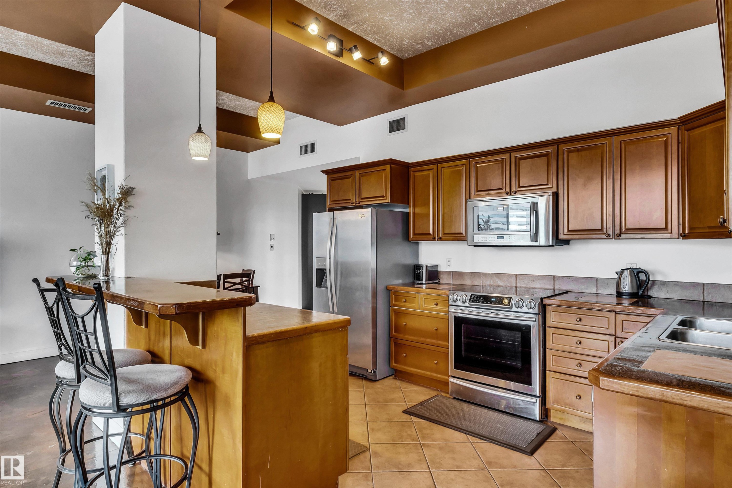 












801 10106 105 Street

,
Edmonton,




AB
T5J 5E7

