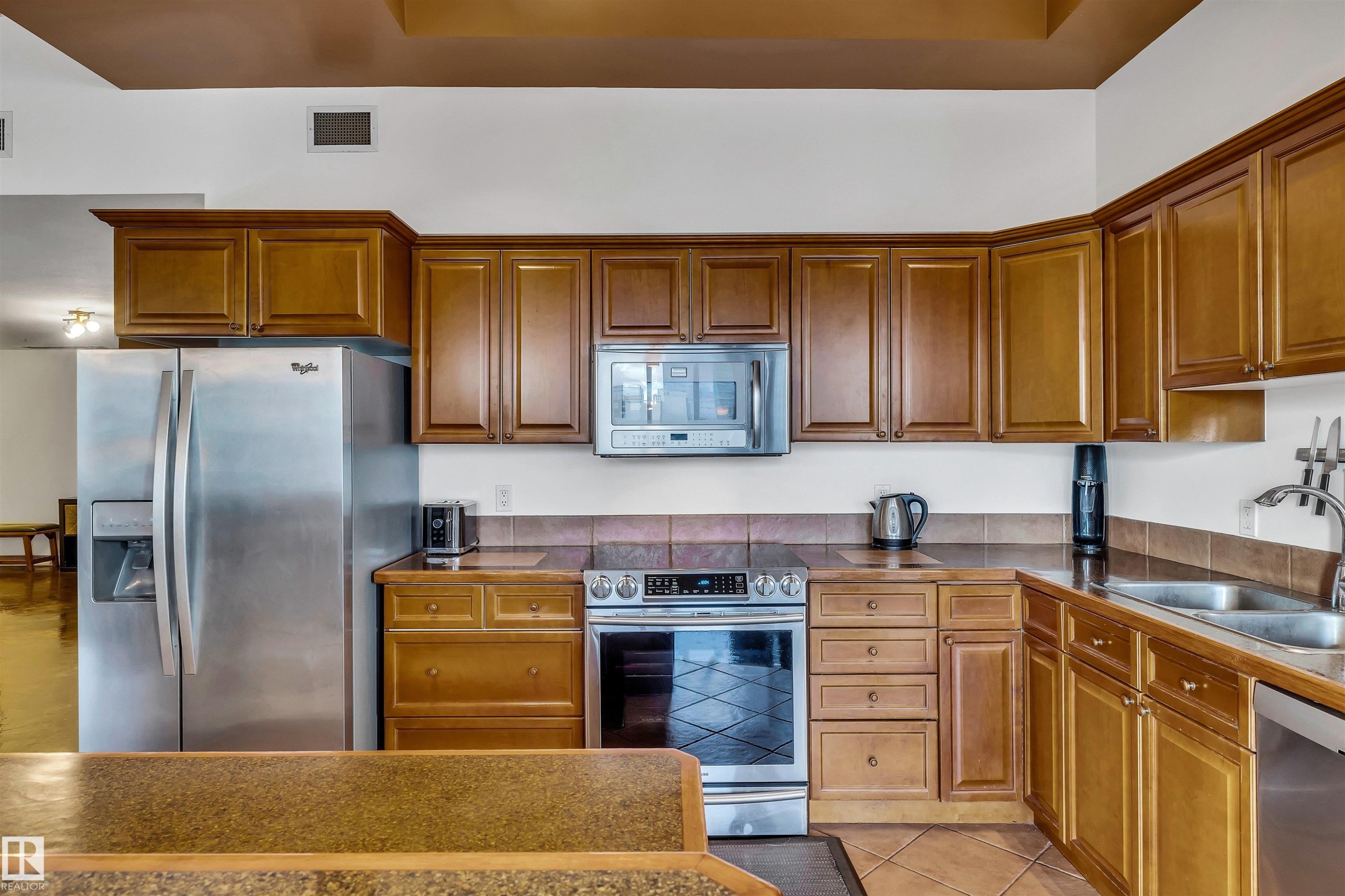 












801 10106 105 Street

,
Edmonton,




AB
T5J 5E7

