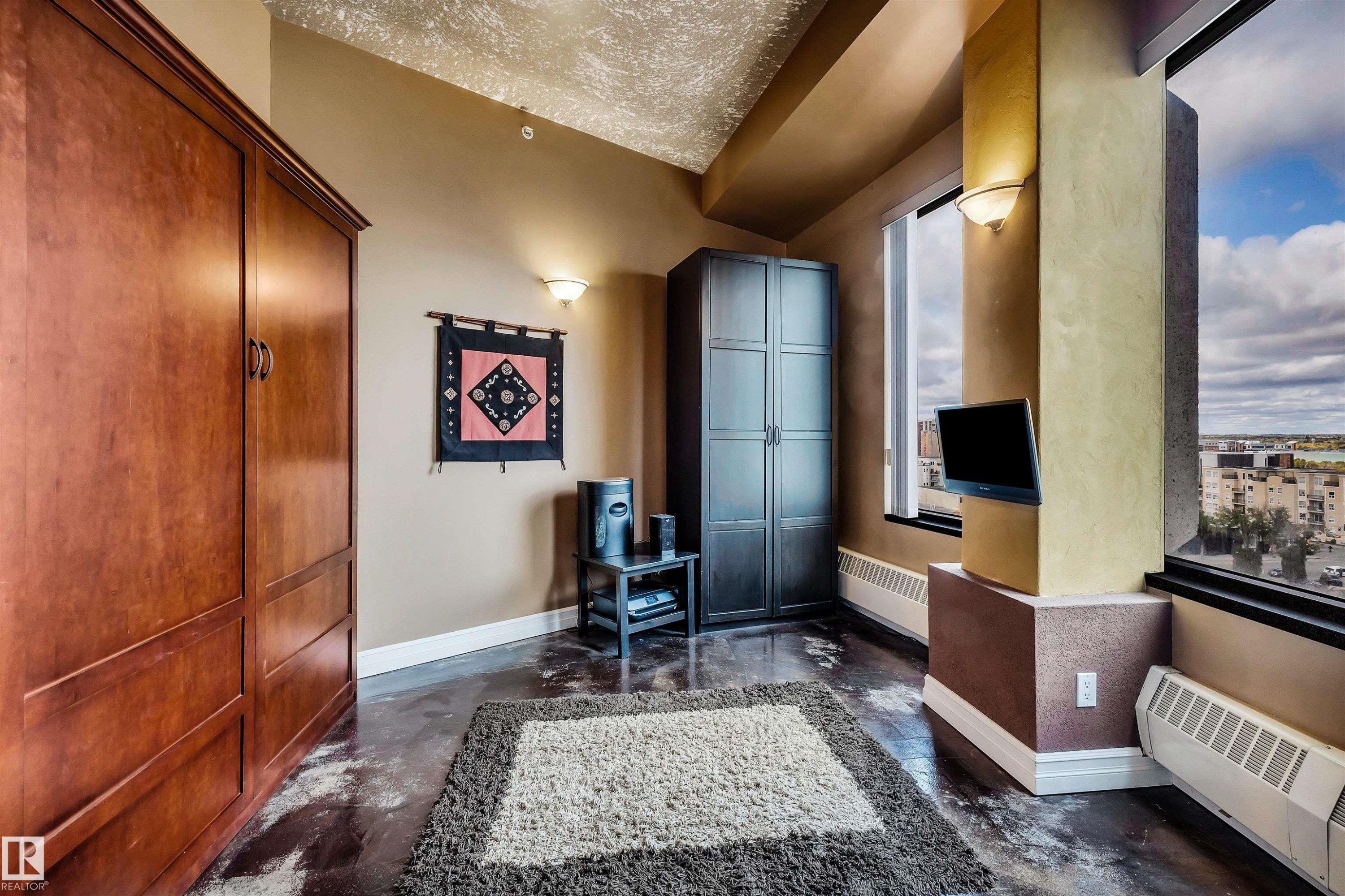












801 10106 105 Street

,
Edmonton,




AB
T5J 5E7

