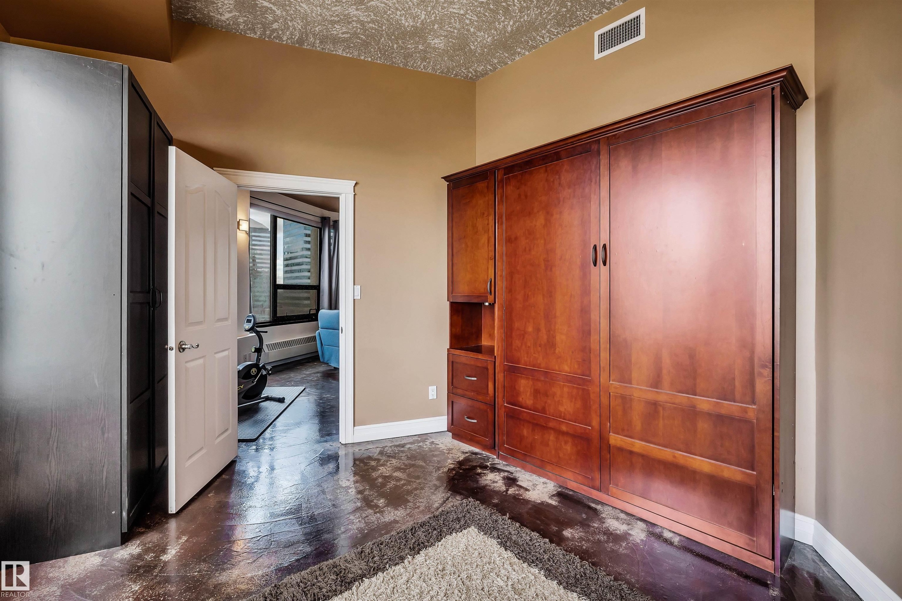 












801 10106 105 Street

,
Edmonton,




AB
T5J 5E7


