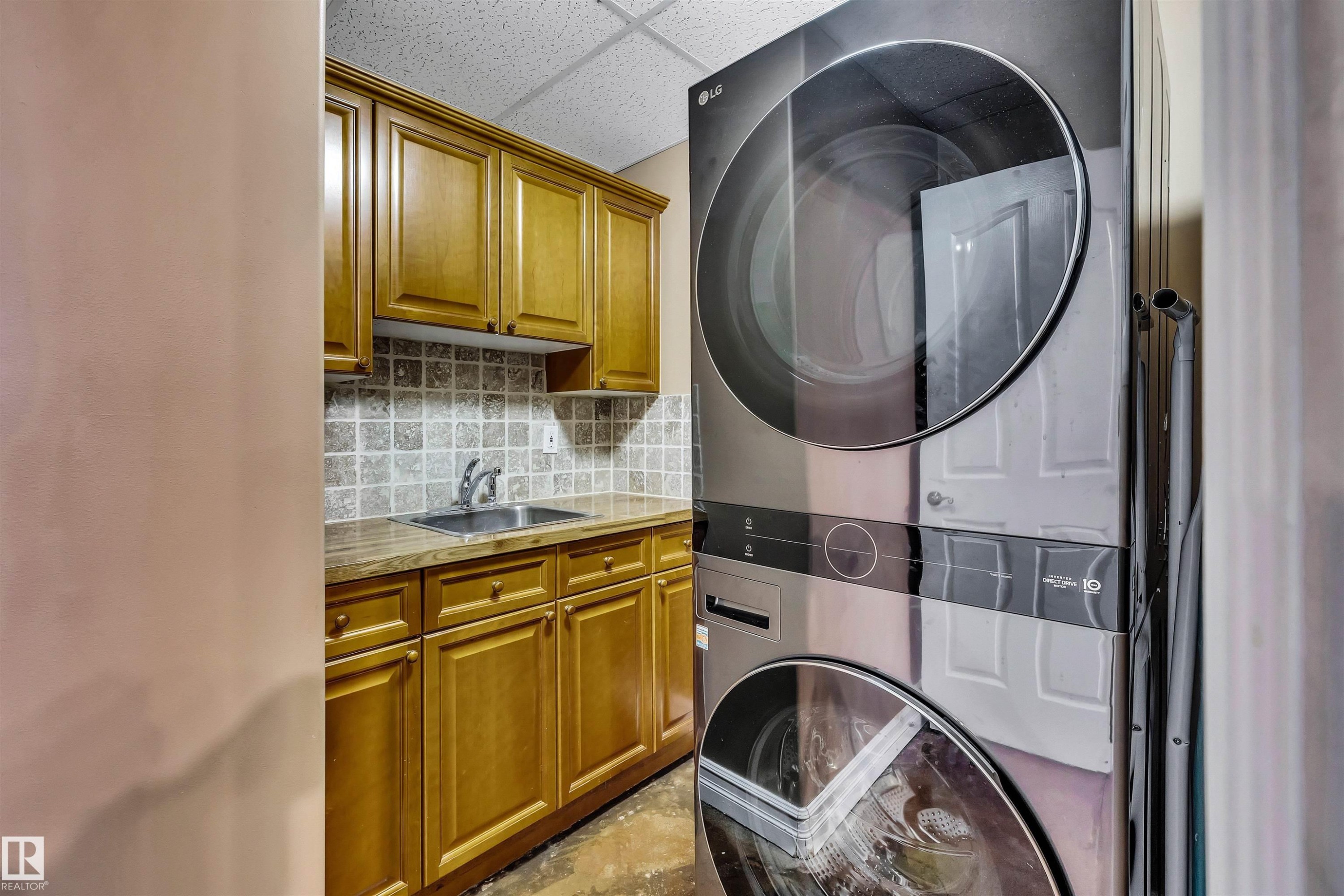 












801 10106 105 Street

,
Edmonton,




AB
T5J 5E7

