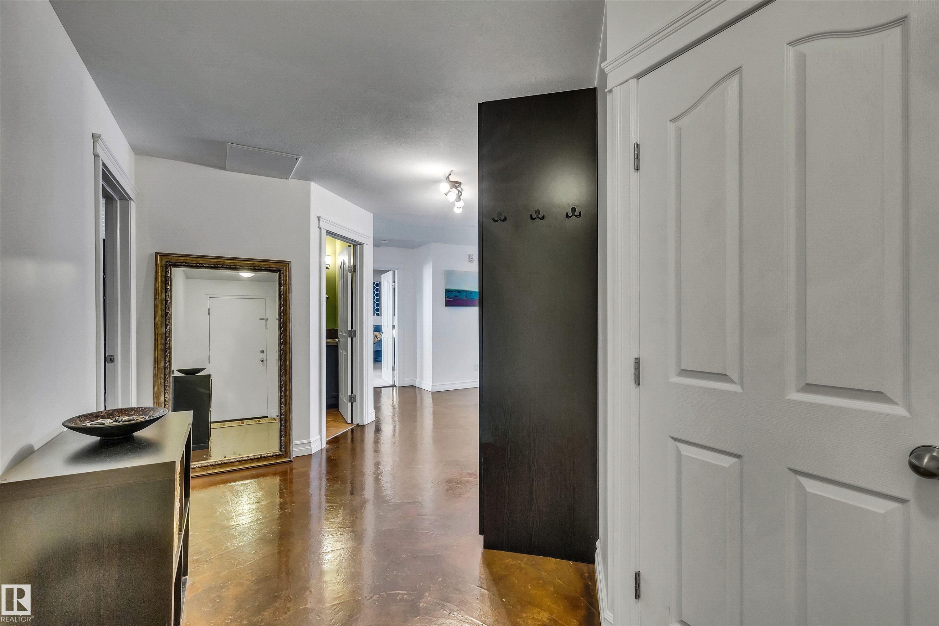 












801 10106 105 Street

,
Edmonton,




AB
T5J 5E7

