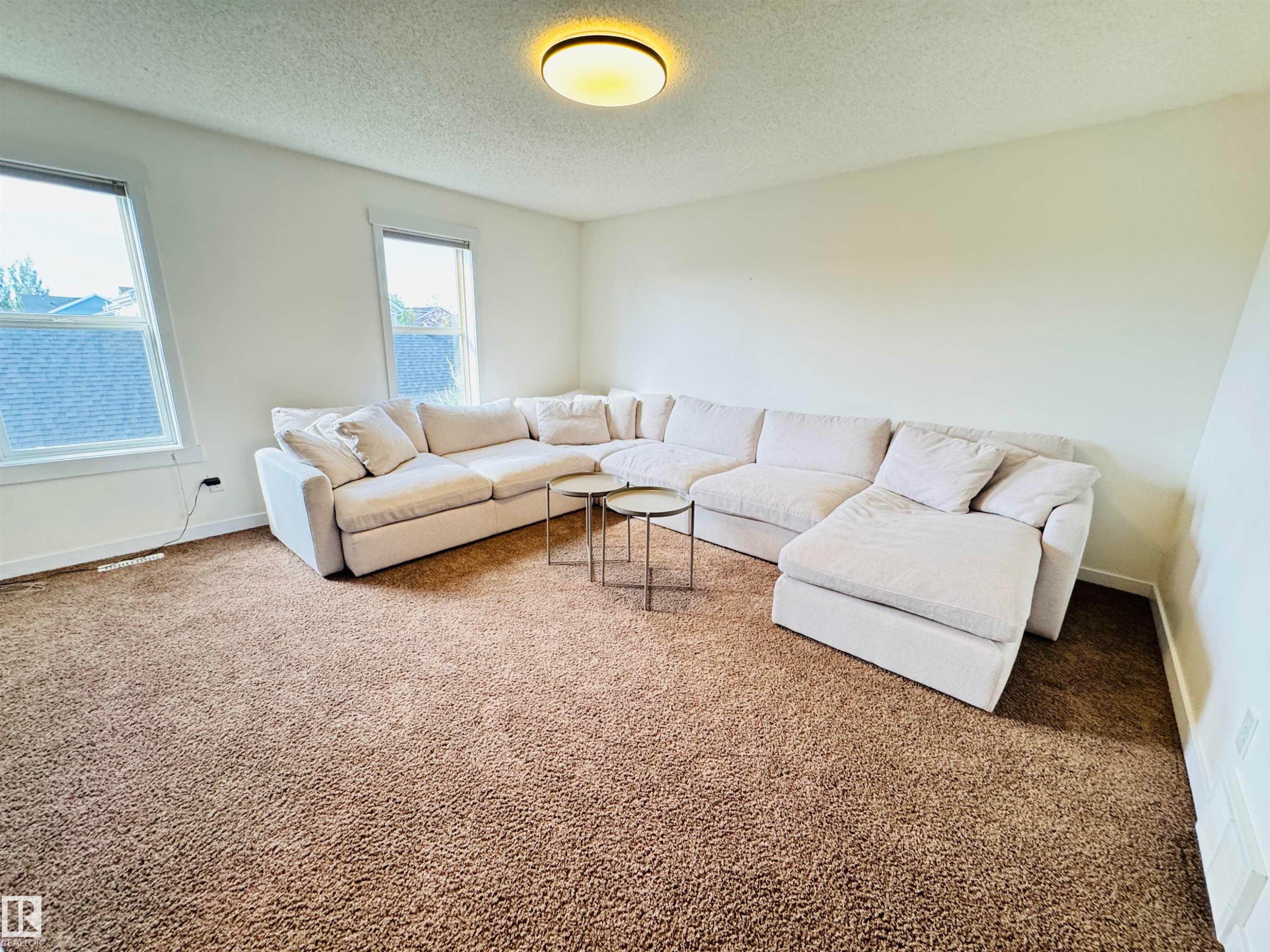 












14418 98 Street

,
Edmonton,




AB
T5E 6M9


