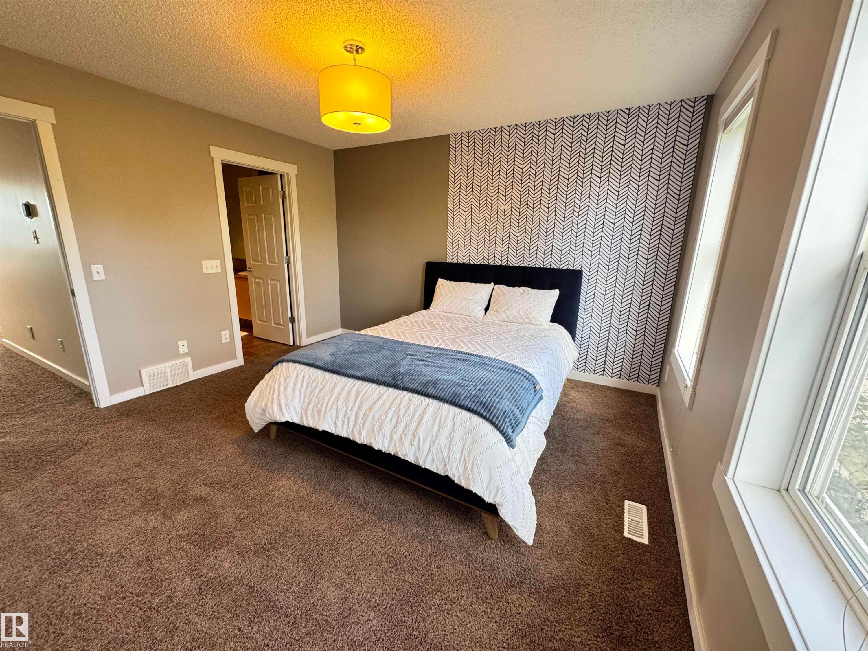 












14418 98 Street

,
Edmonton,




AB
T5E 6M9

