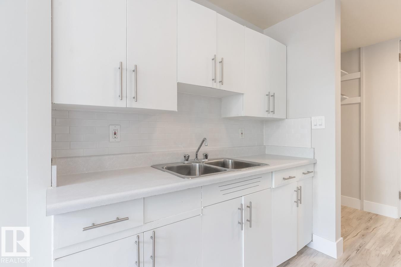 












205 10135 120 Street

,
Edmonton,




AB
T5K 2A1

