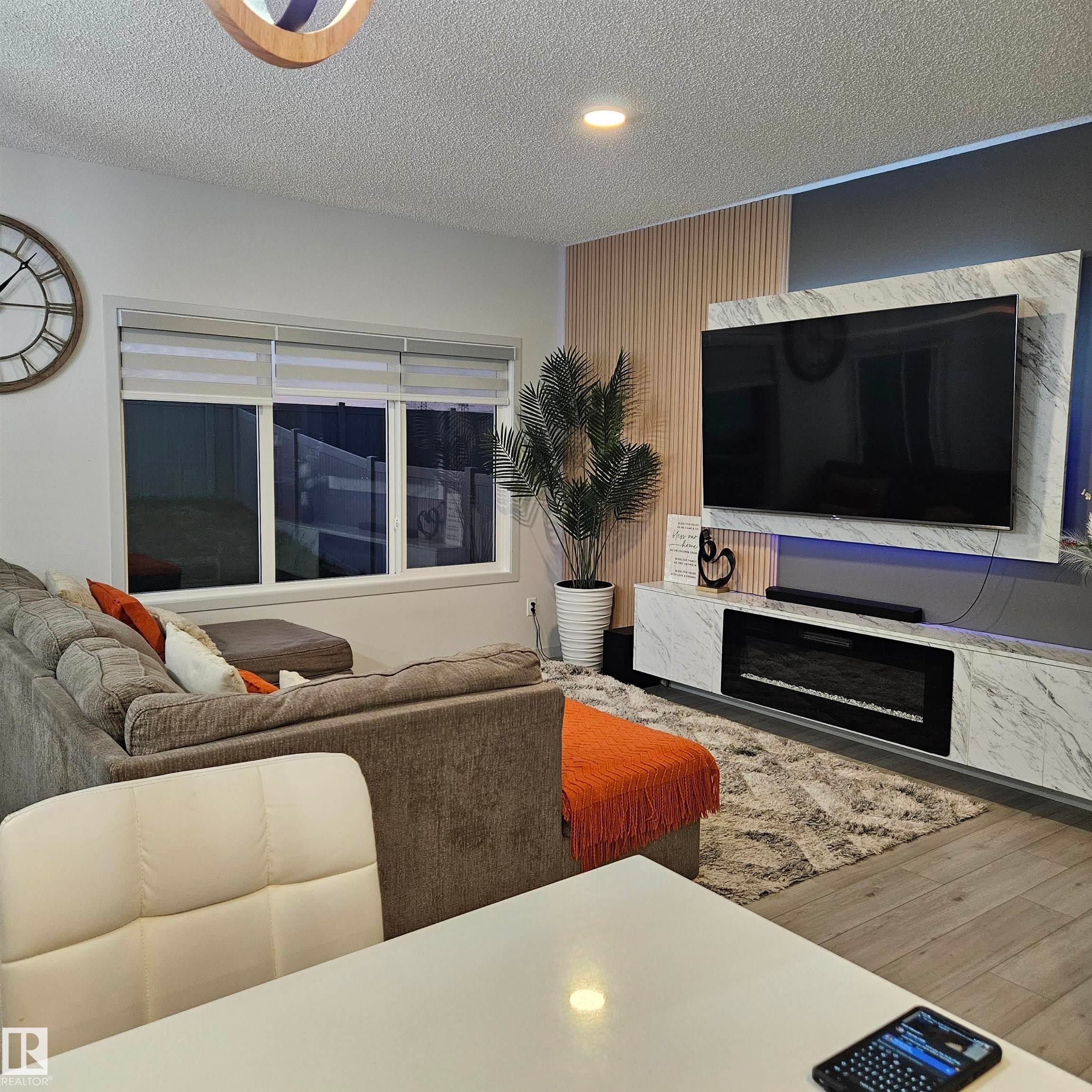 












19122 22A Avenue

,
Edmonton,




AB
T6M 1R2

