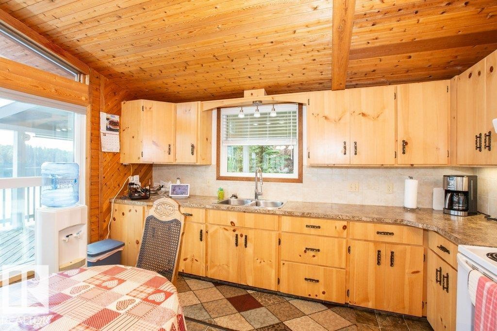 












16 Maple Cresent

,
Rural Westlock County,




AB
T0G 1H0

