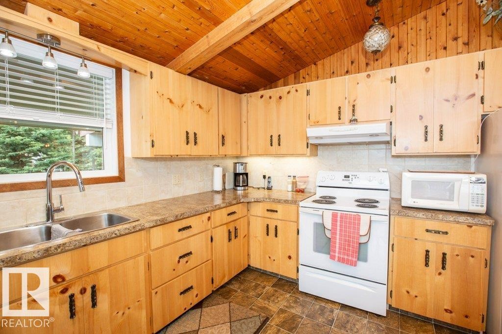 












16 Maple Cresent

,
Rural Westlock County,




AB
T0G 1H0

