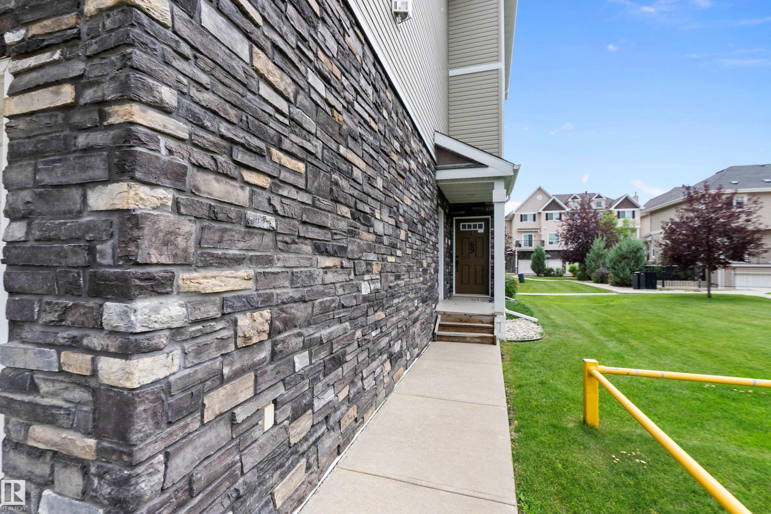 












69 7293 South Terwillegar Drive

,
Edmonton,




AB
T6R 0N5

