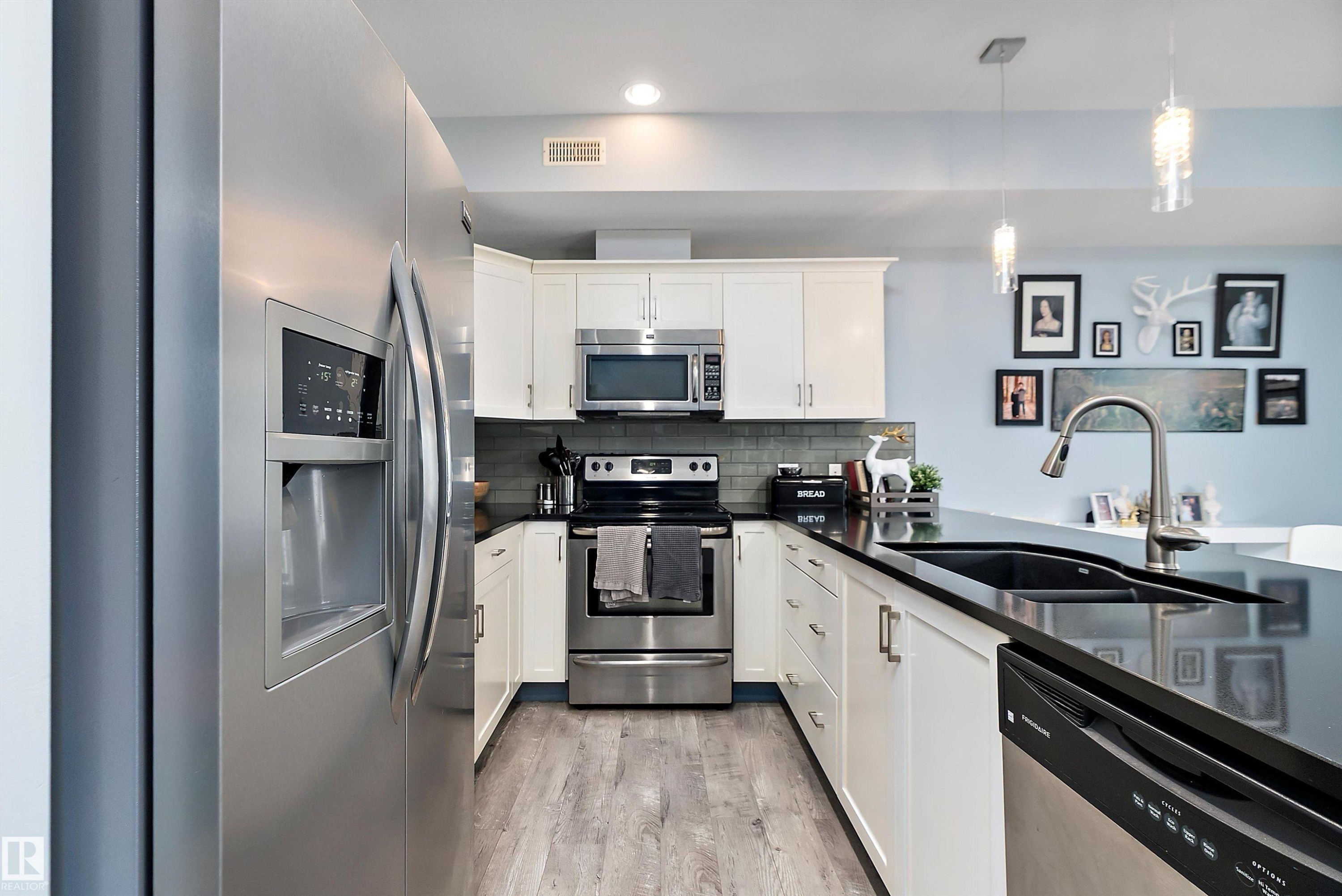 












69 7293 South Terwillegar Drive

,
Edmonton,




AB
T6R 0N5

