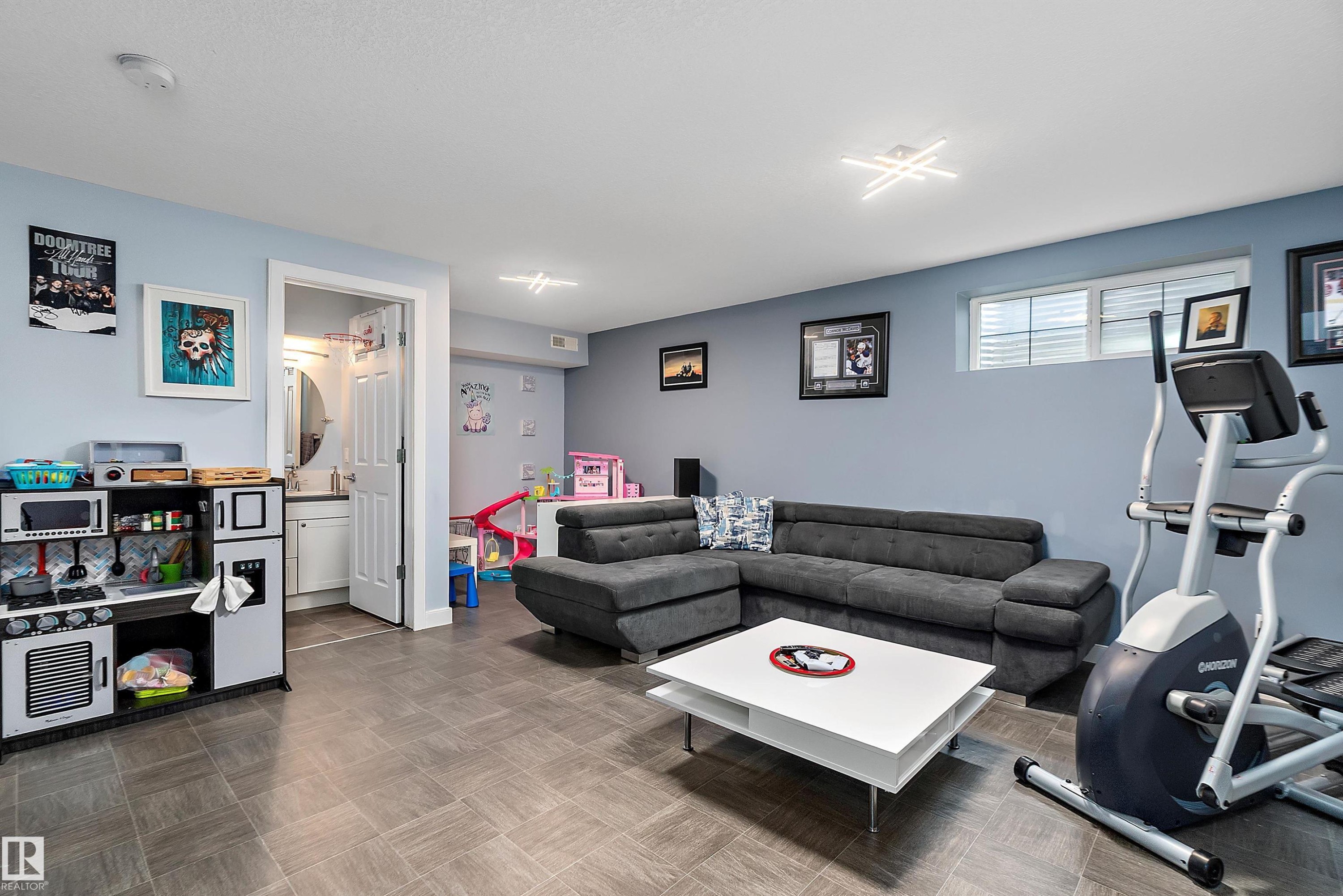 












69 7293 South Terwillegar Drive

,
Edmonton,




AB
T6R 0N5

