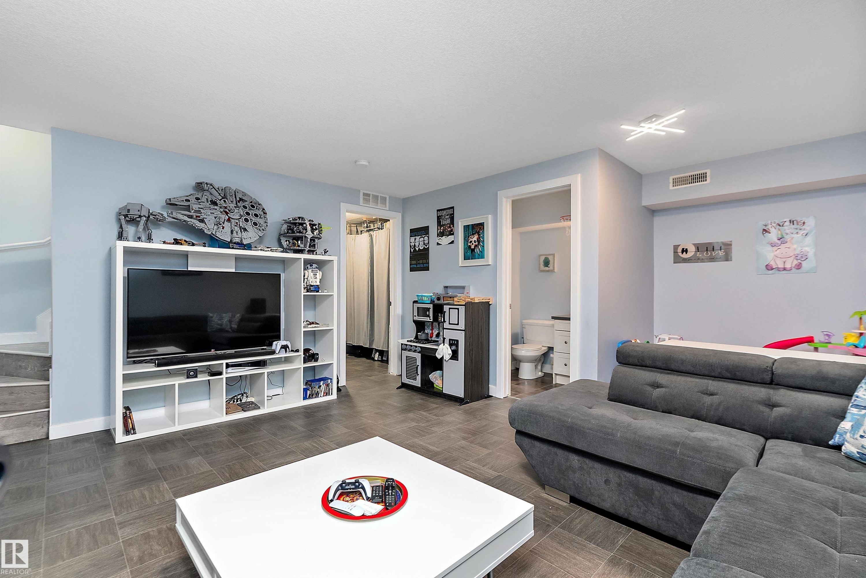 












69 7293 South Terwillegar Drive

,
Edmonton,




AB
T6R 0N5

