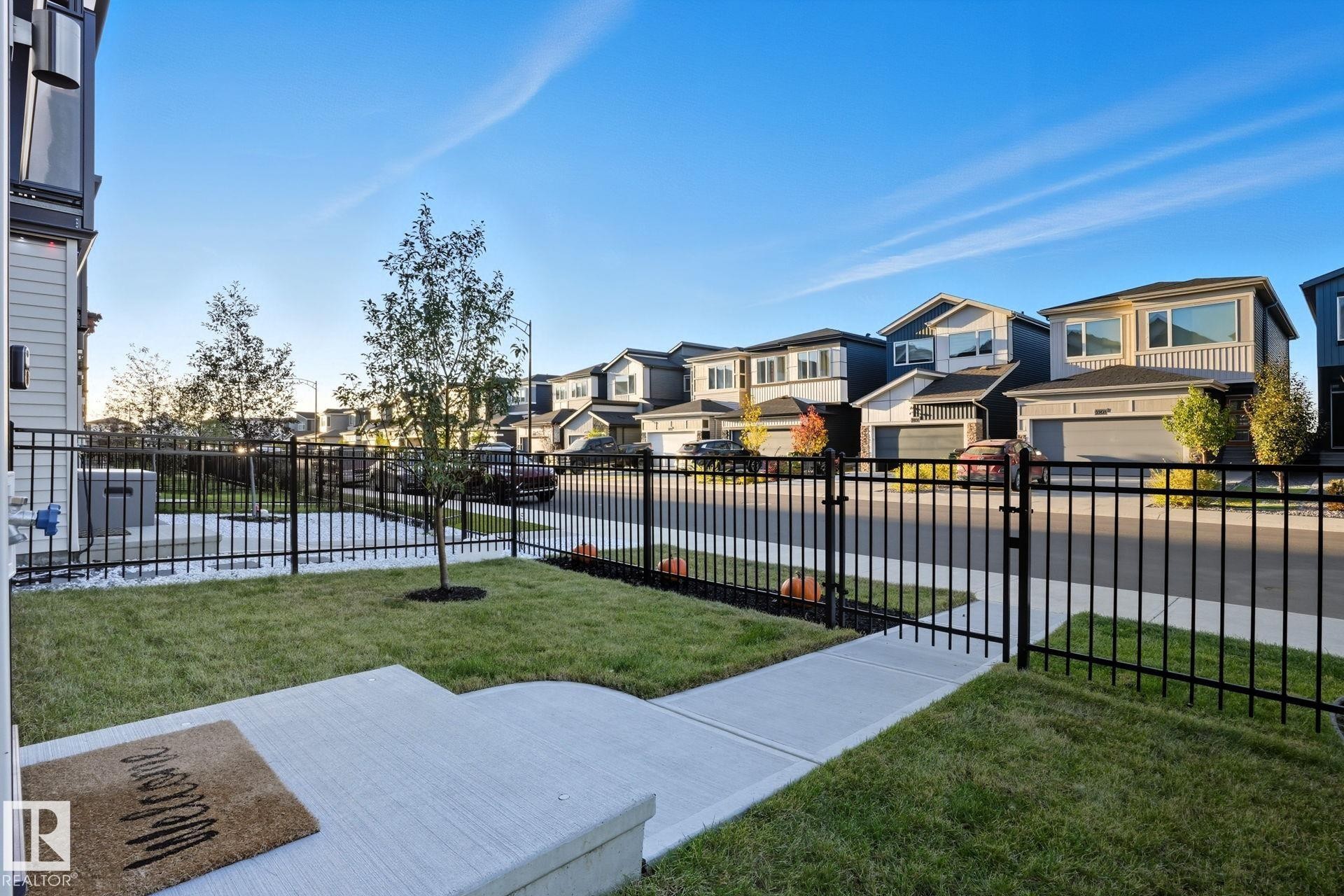 












3302 KULAY Way

,
Edmonton,




AB
T6W 1A5

