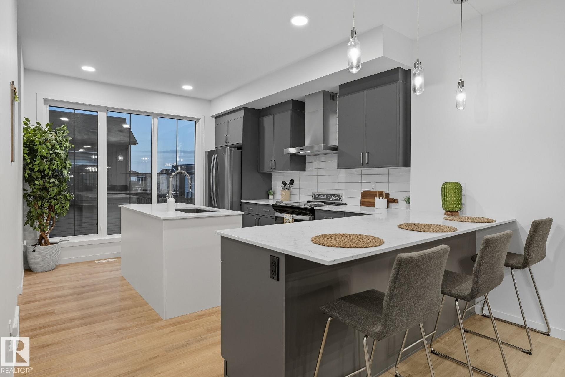 












3302 KULAY Way

,
Edmonton,




AB
T6W 1A5

