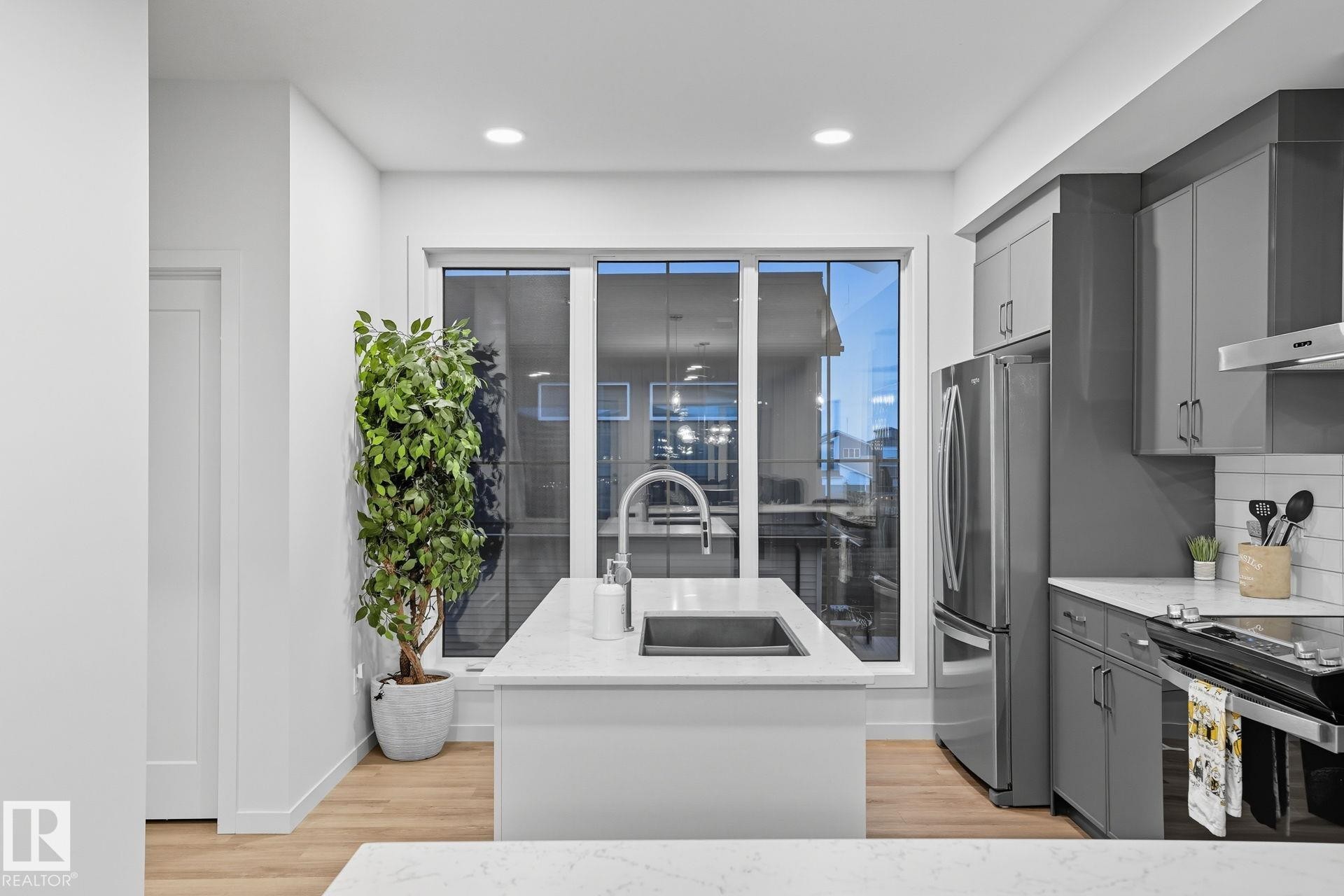 












3302 KULAY Way

,
Edmonton,




AB
T6W 1A5

