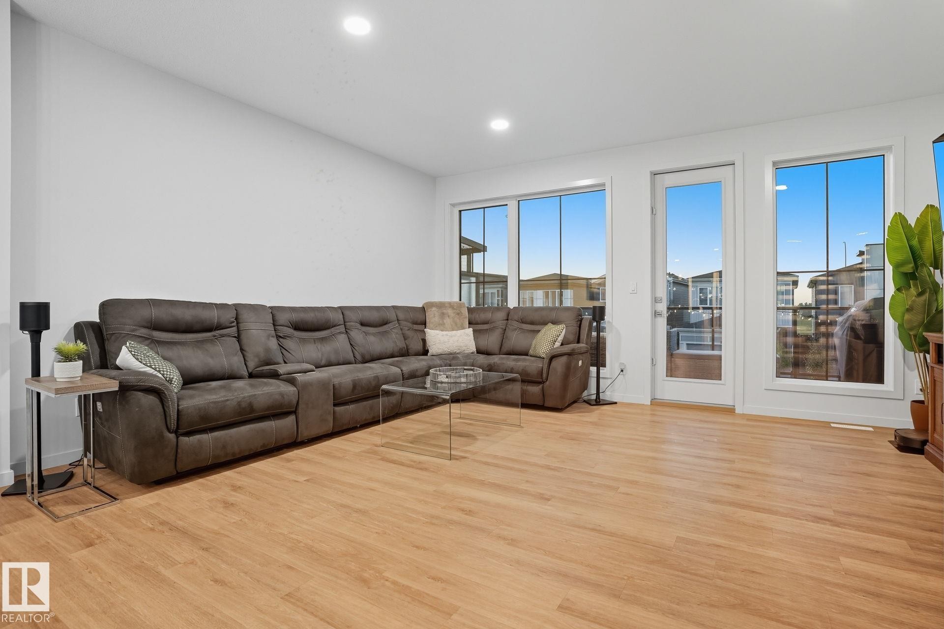 












3302 KULAY Way

,
Edmonton,




AB
T6W 1A5

