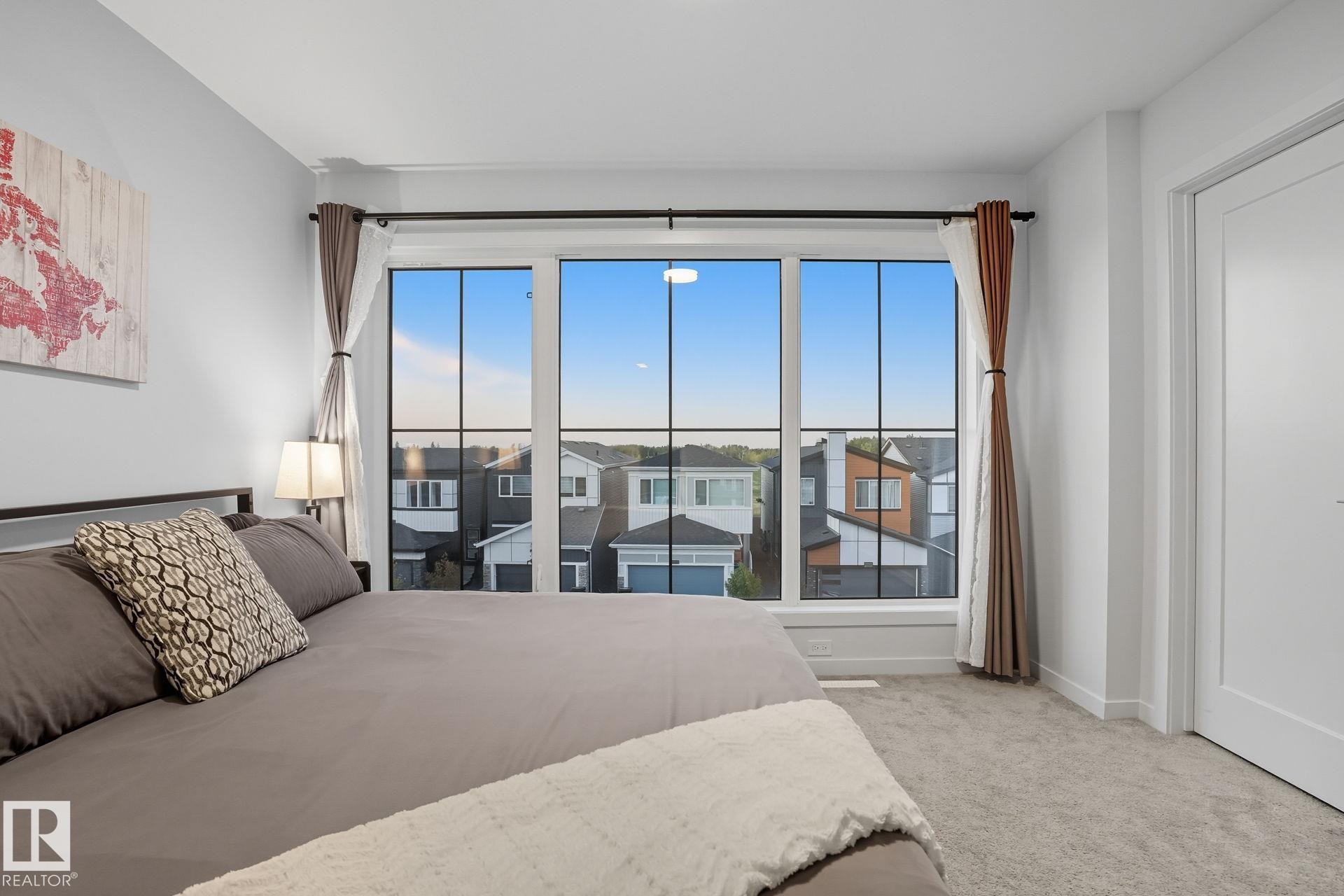 












3302 KULAY Way

,
Edmonton,




AB
T6W 1A5

