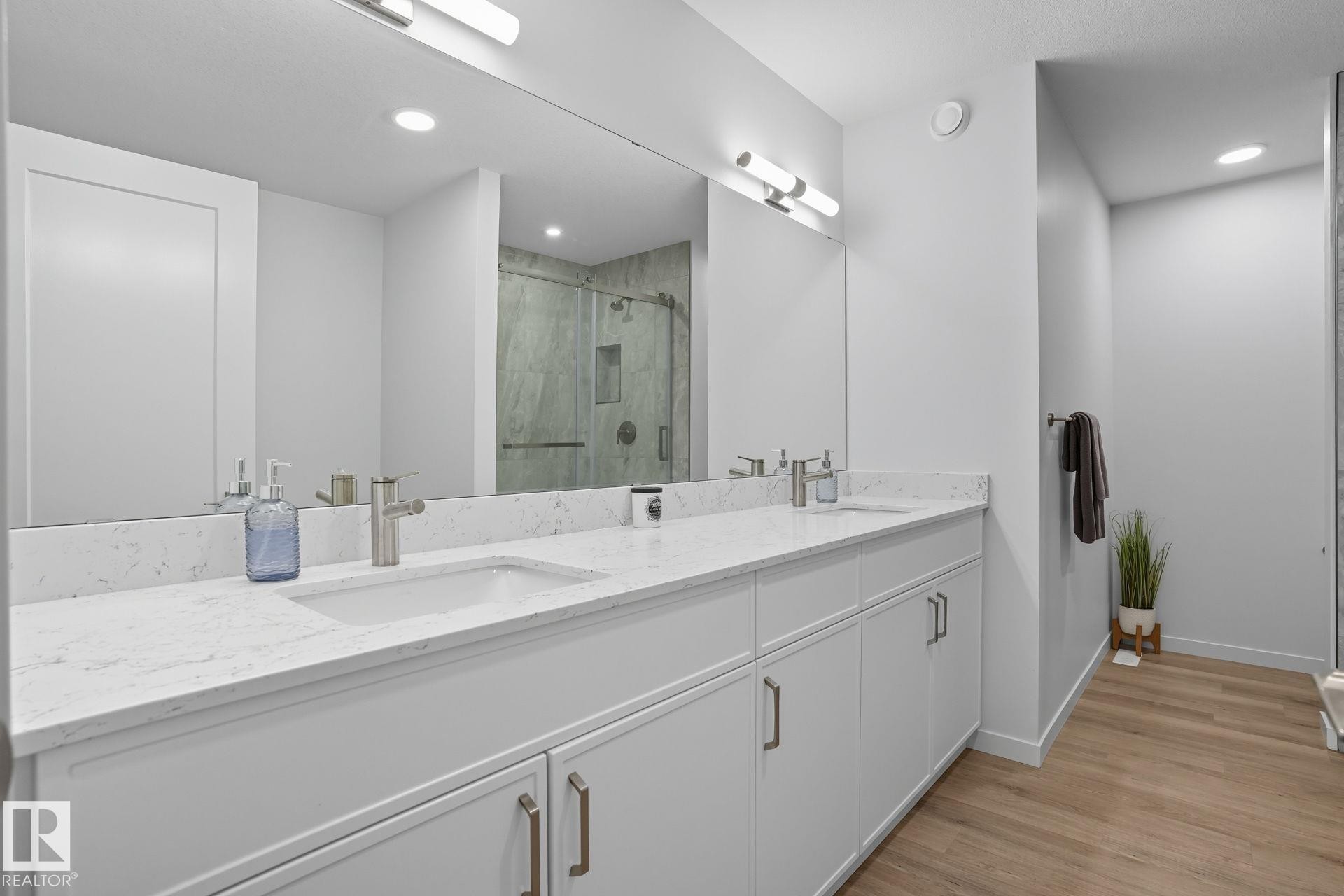 












3302 KULAY Way

,
Edmonton,




AB
T6W 1A5

